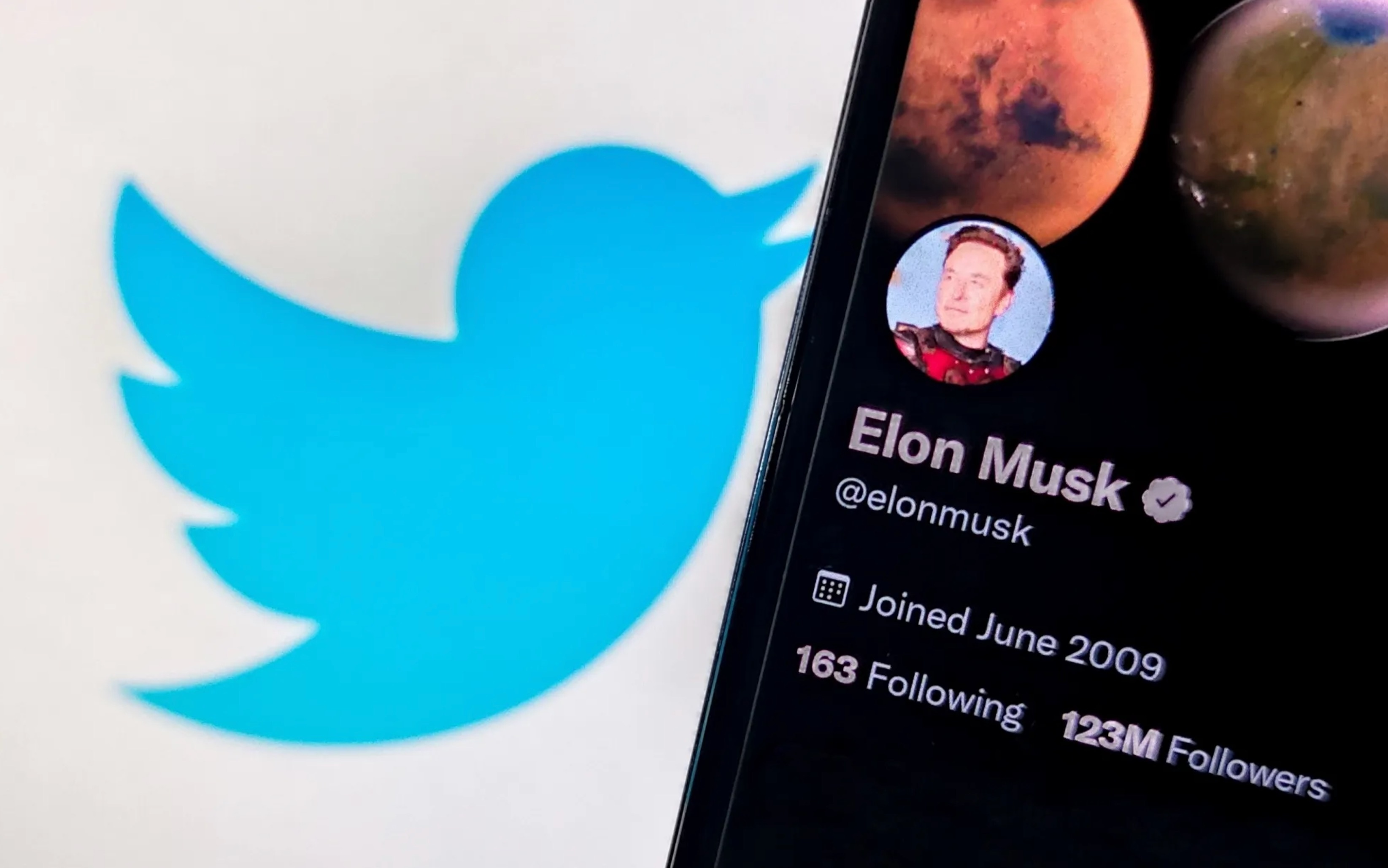 Twitter bi kien anh 1