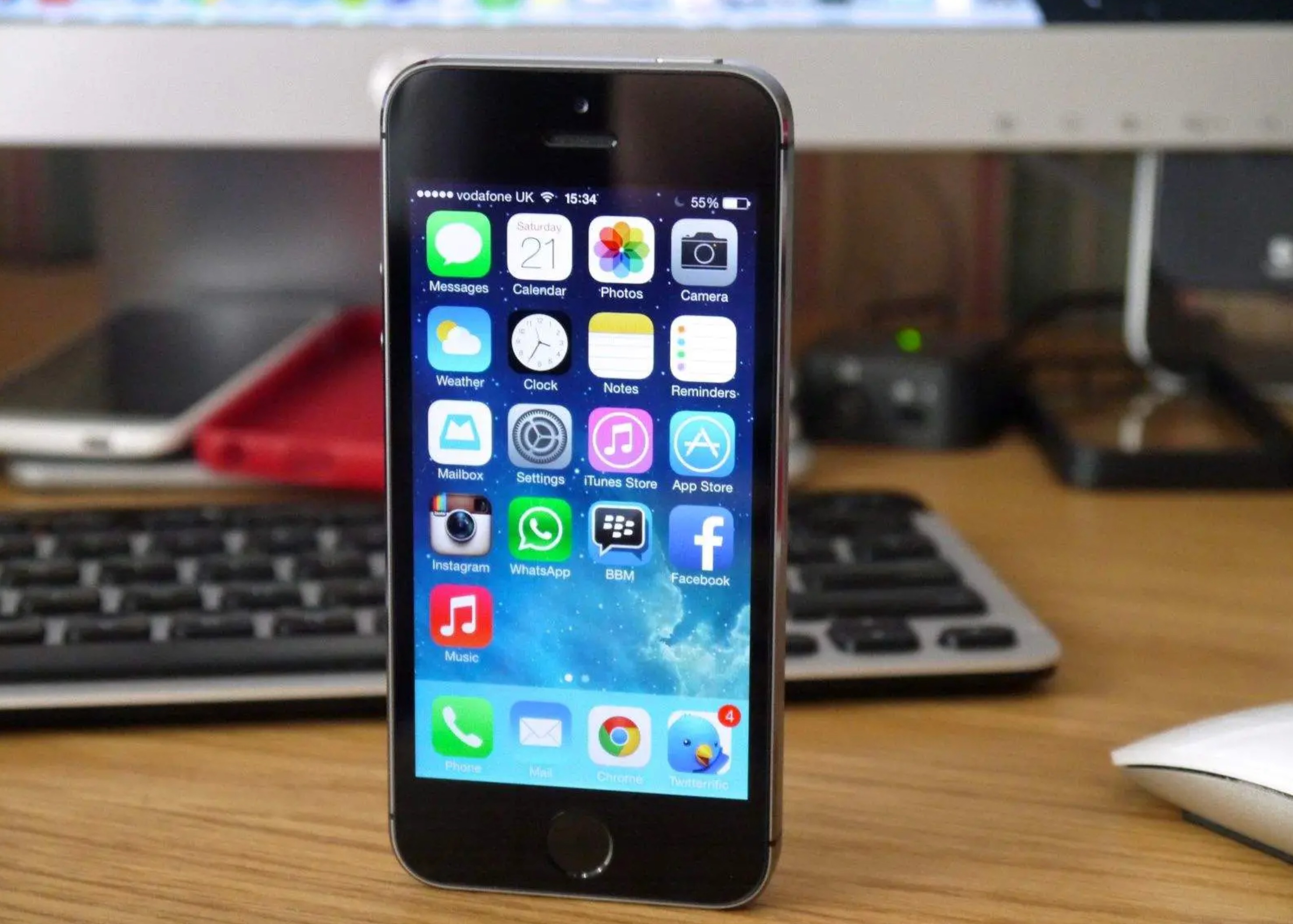 Apple cap nhat iOS cho mau iPhone 10 nam tuoi hinh anh