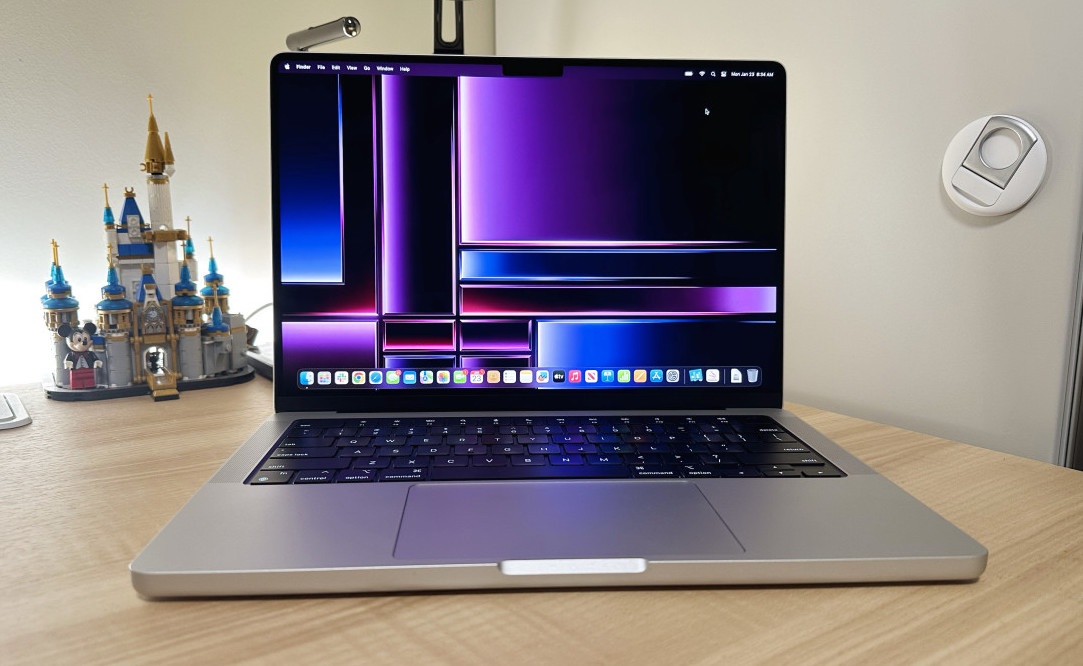 MacBook moi gia 2.000 USD co diem tru kho chap nhan hinh anh