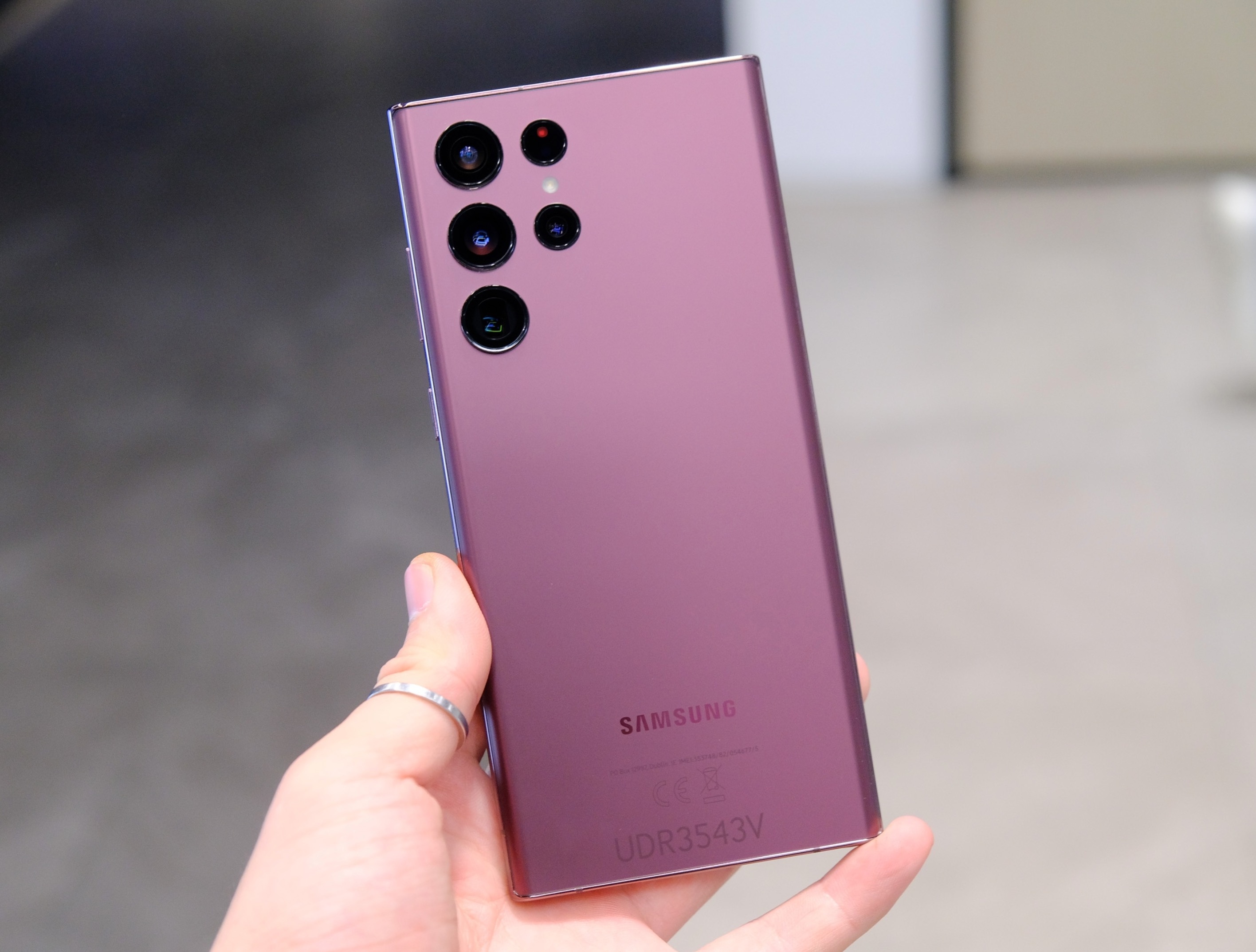 Thi truong smartphone cao cap anh 1