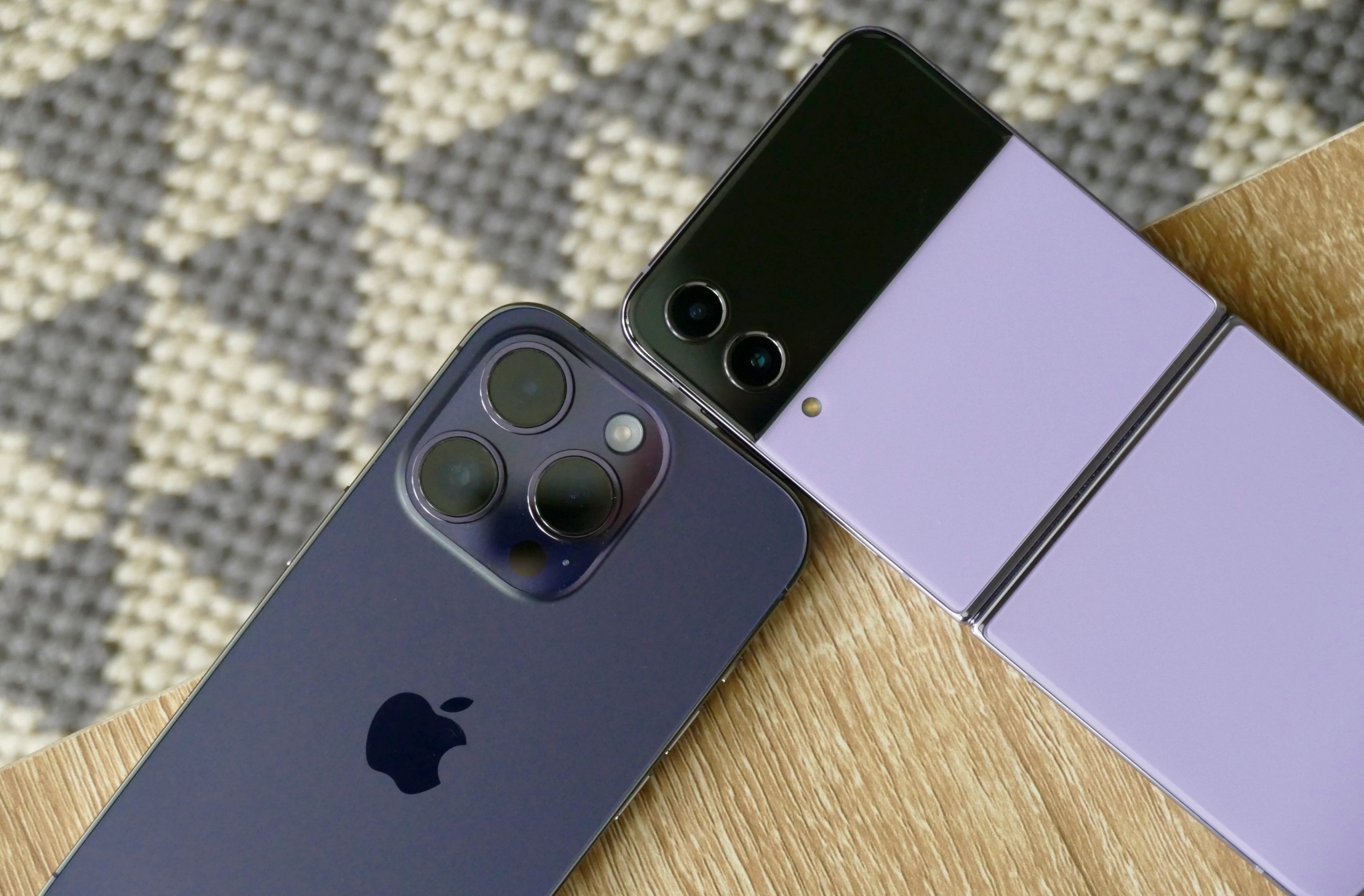 Cu nguoc dong cua smartphone cao cap hinh anh