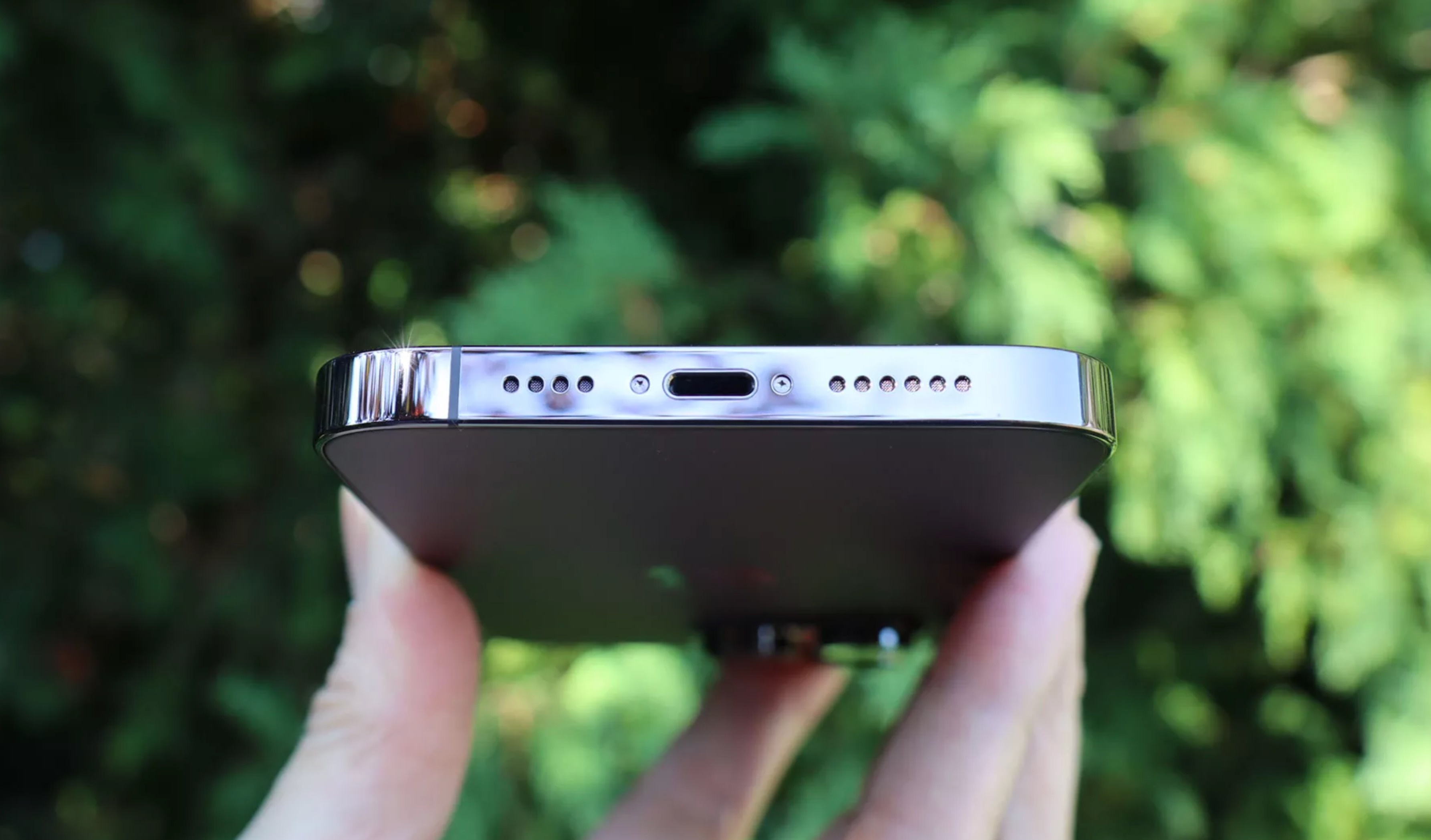 USB-C tren iPhone 15 se khac phan con lai hinh anh