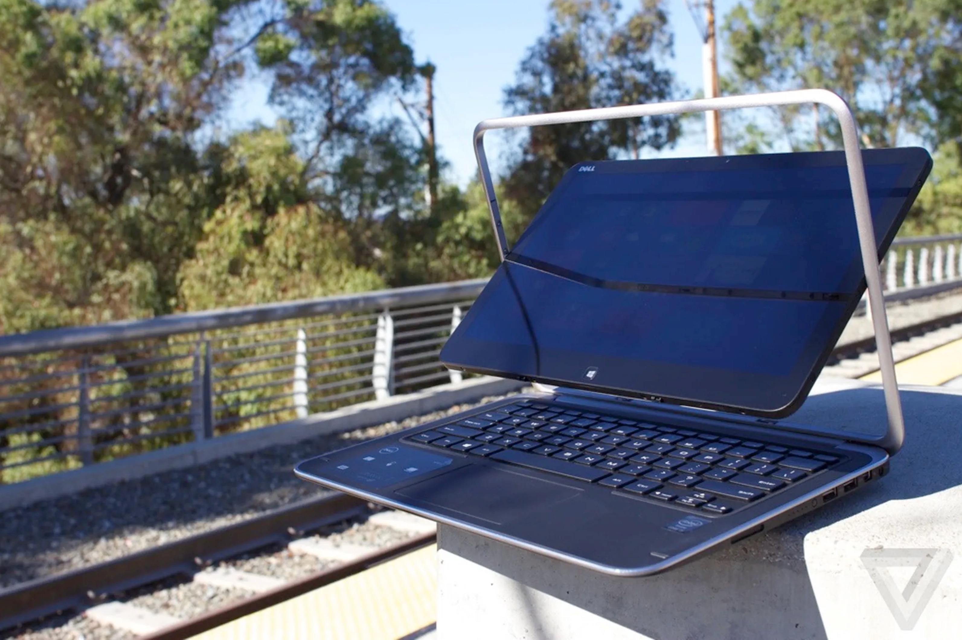 Laptop thiet ke ky la anh 9