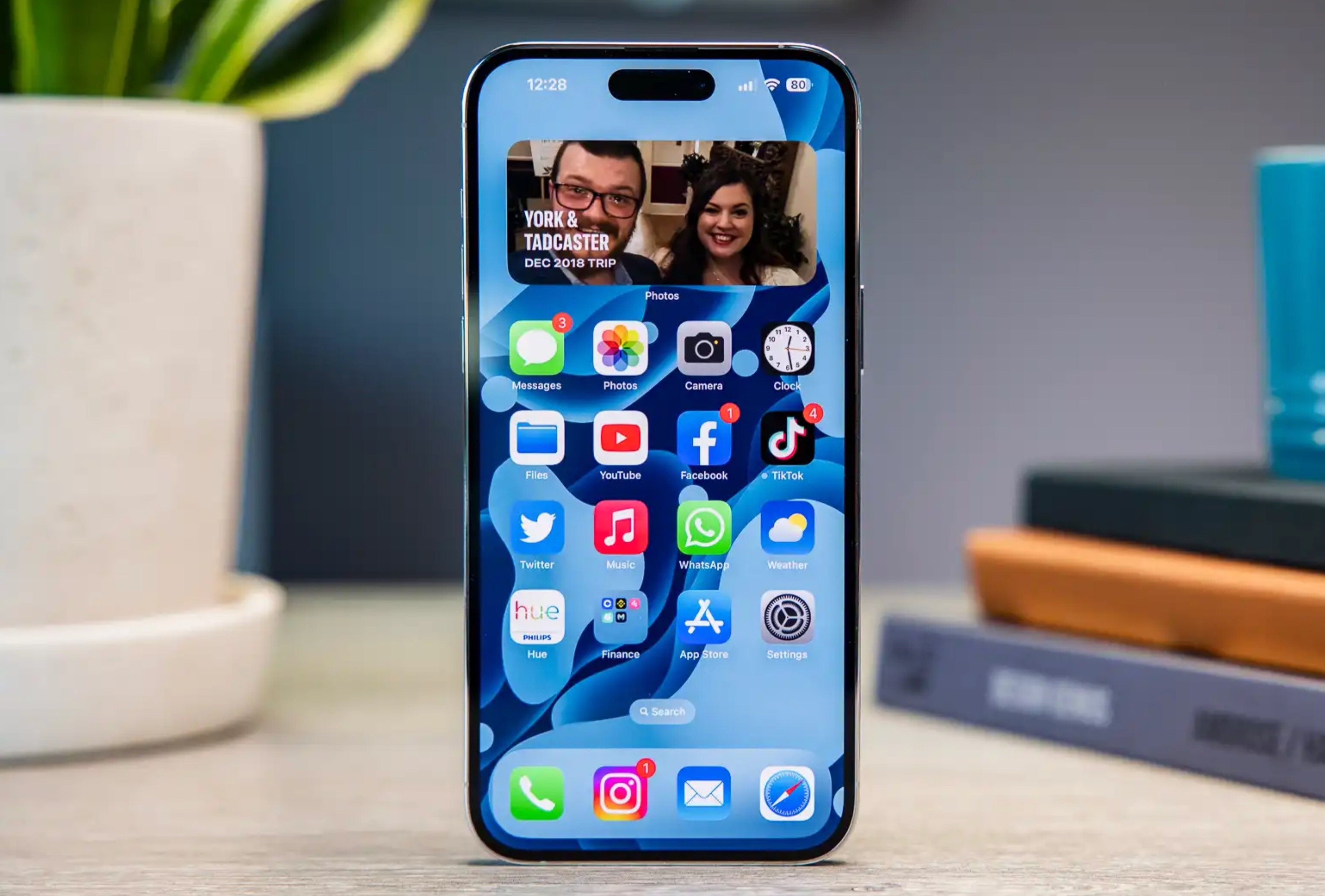 Mau iPhone voi linh kien dat tien nhat cua Apple hinh anh