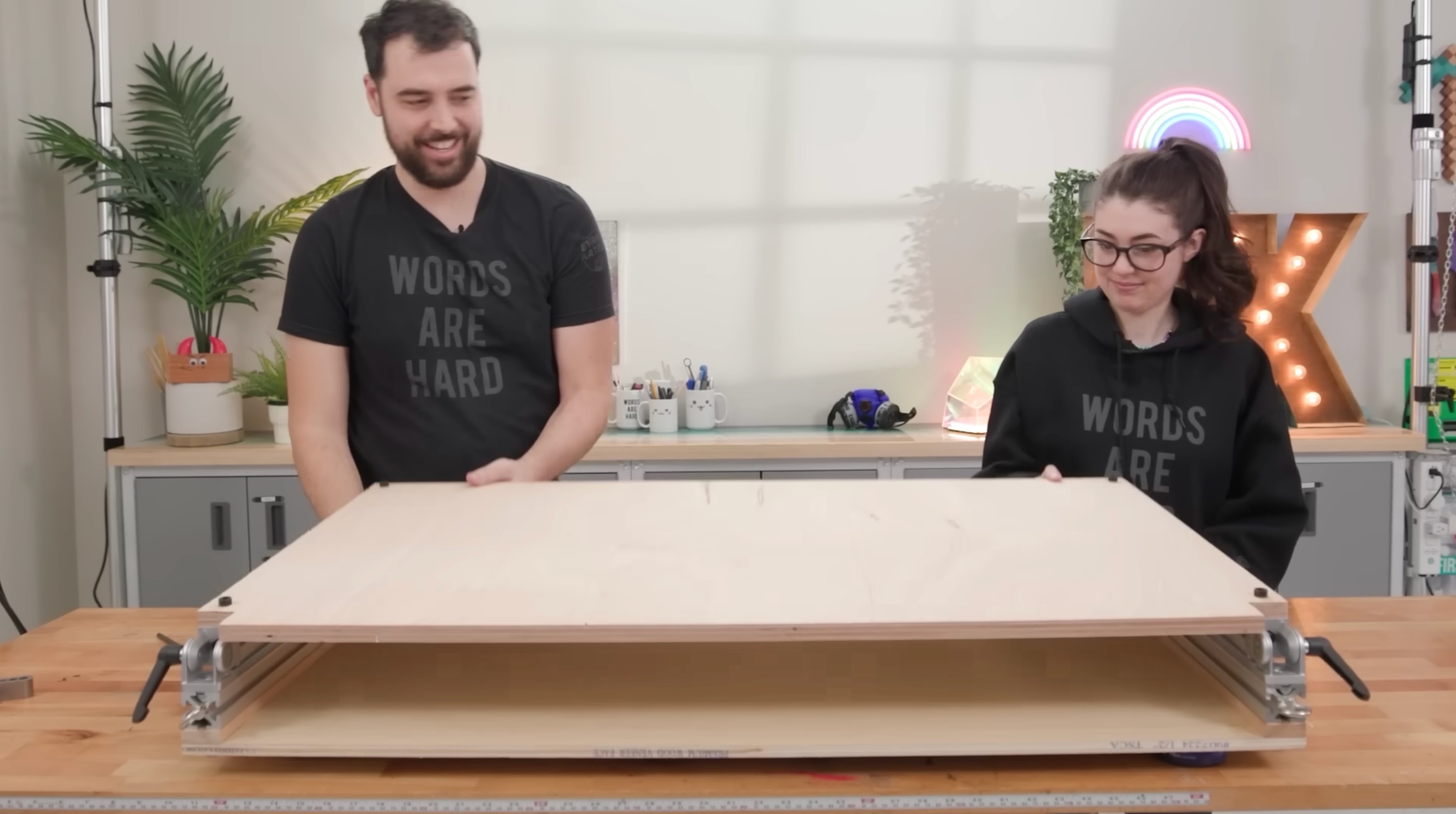 Tu che laptop sieu lon anh 2