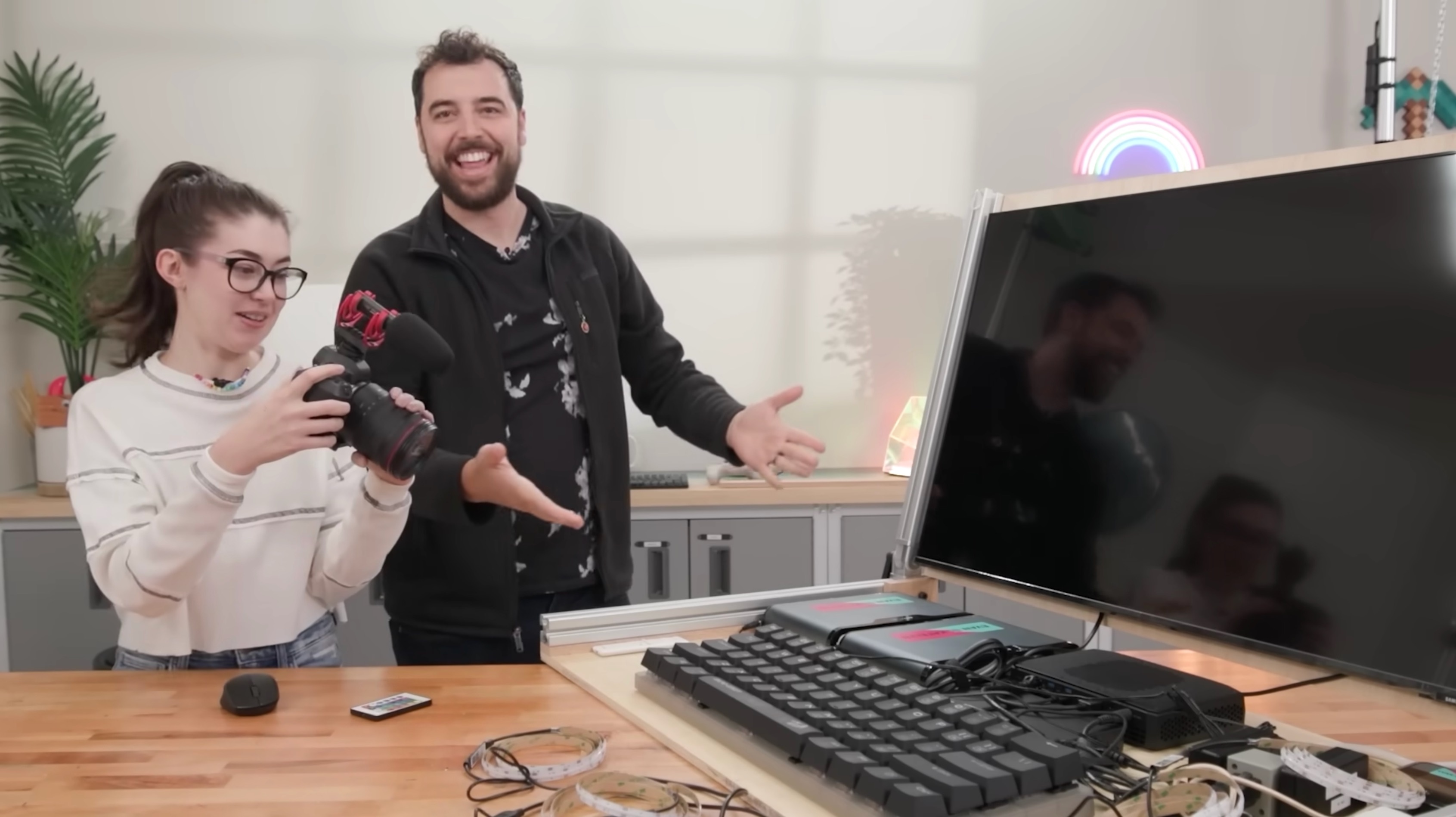 Tu che laptop sieu lon anh 5