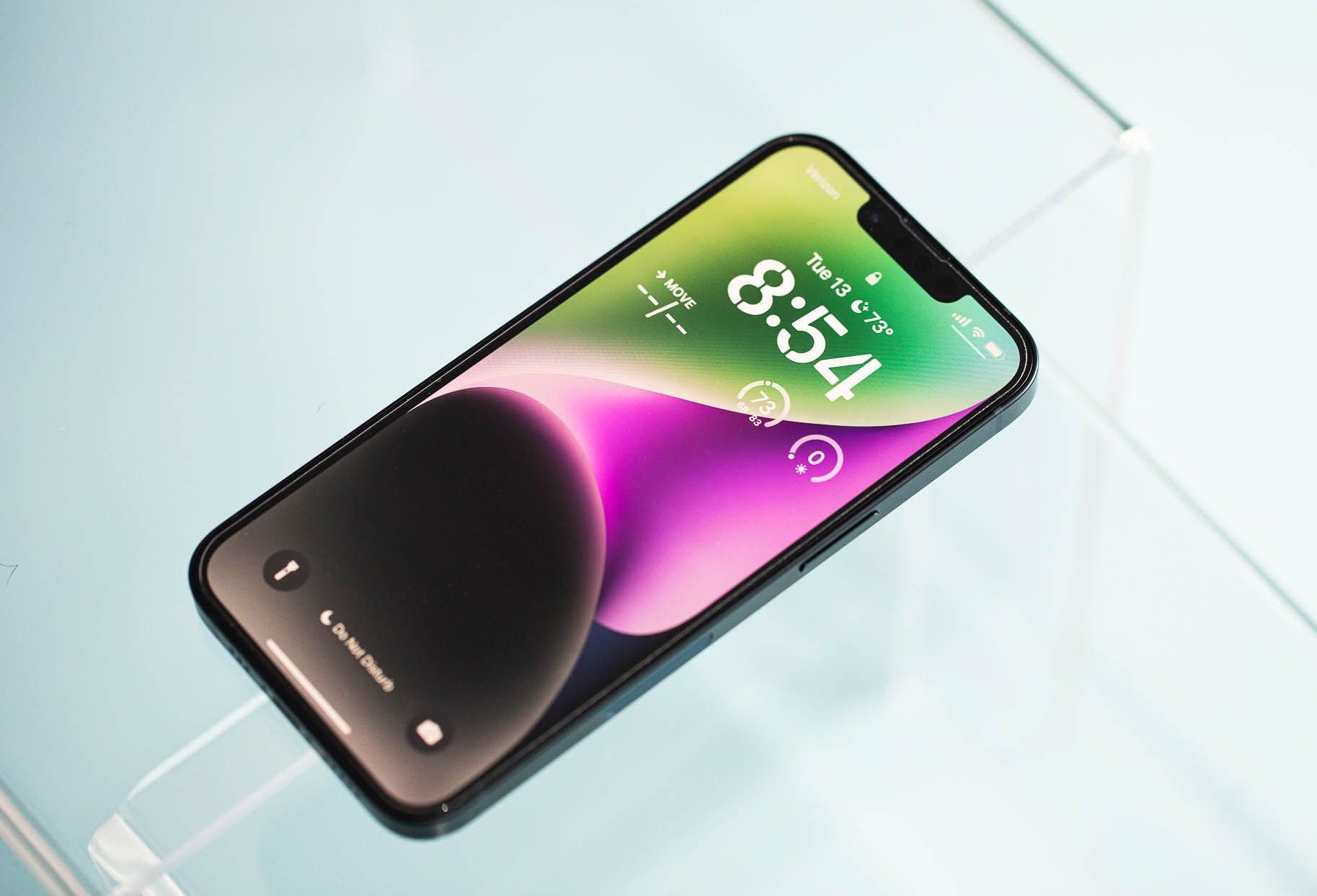 iPhone gia re co the tro lai, dung man hinh Trung Quoc hinh anh