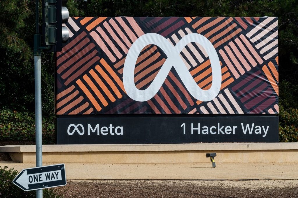 Meta lai sap sa thai hang nghin nhan vien hinh anh