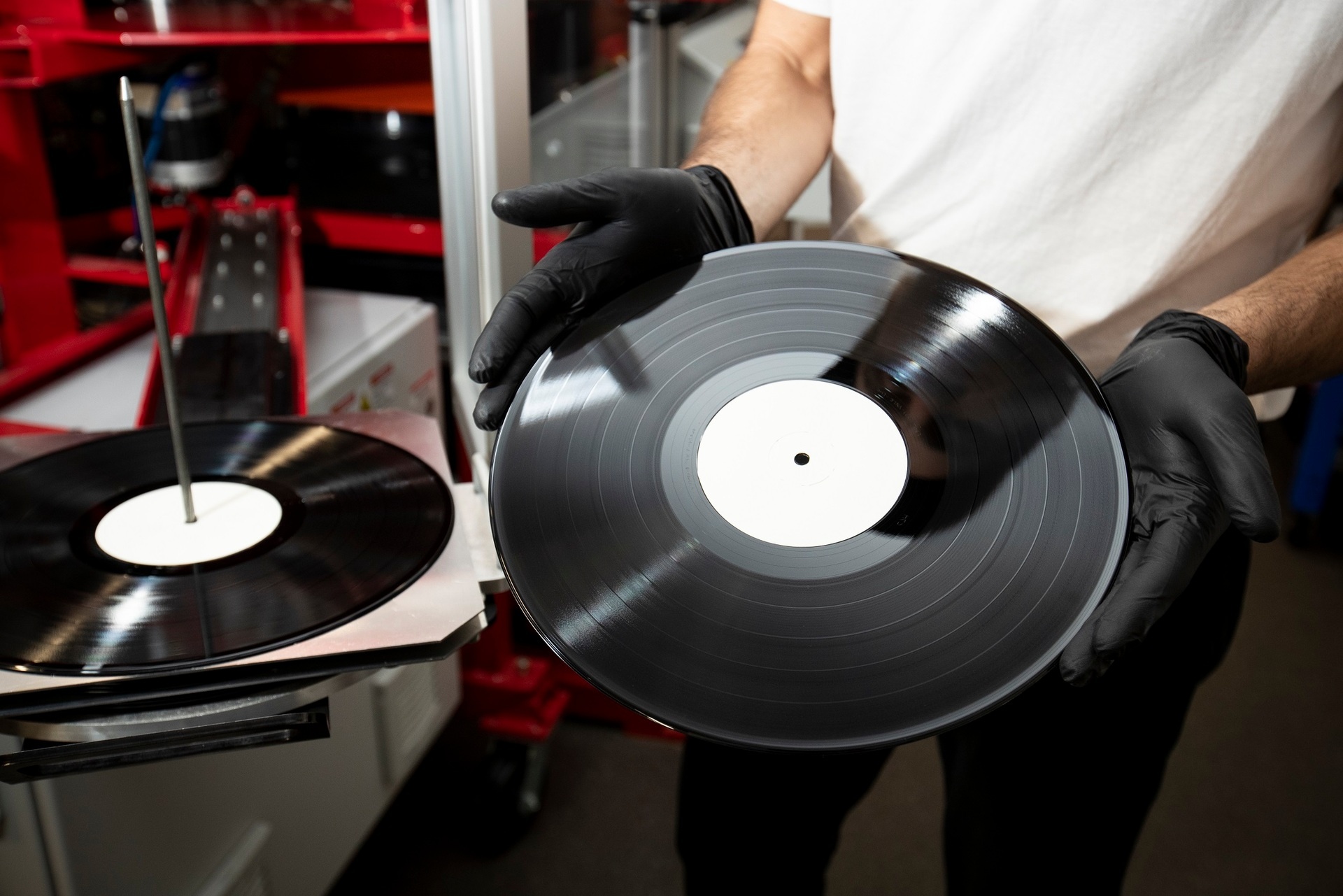 Dia vinyl hoi sinh hinh anh