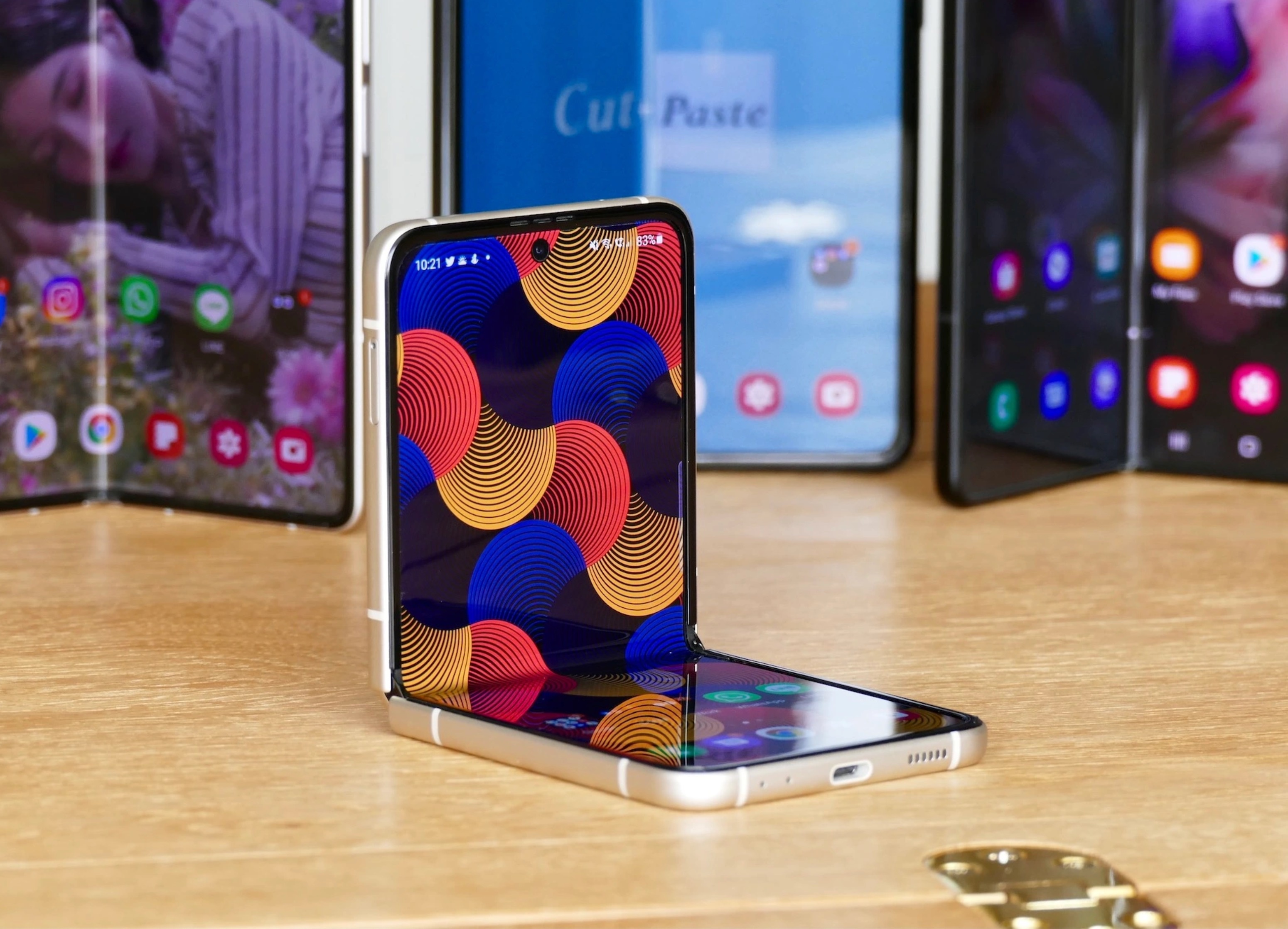 Gen Z kem hao hung voi smartphone gap hinh anh