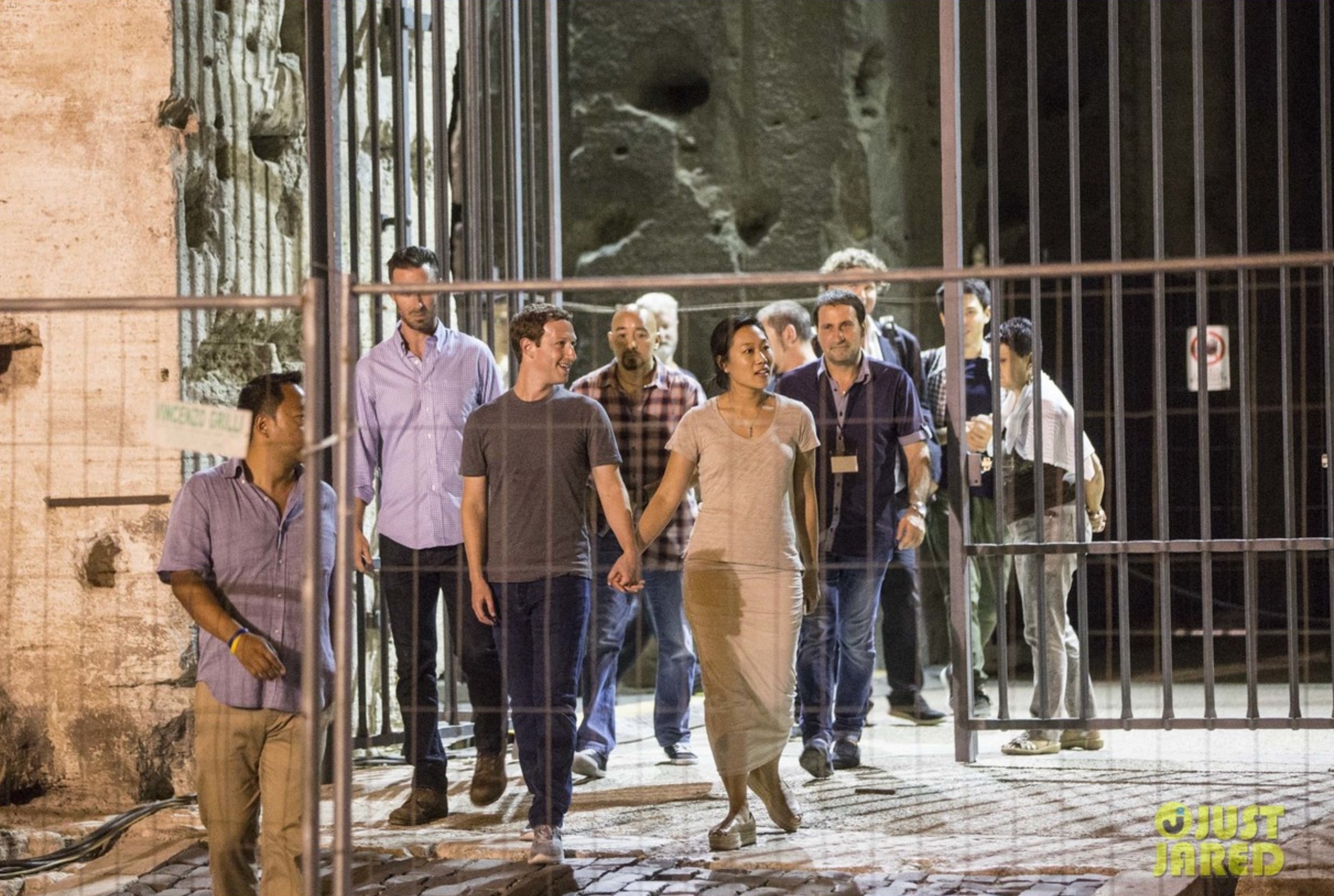 Mark Zuckerberg don con gai anh 1