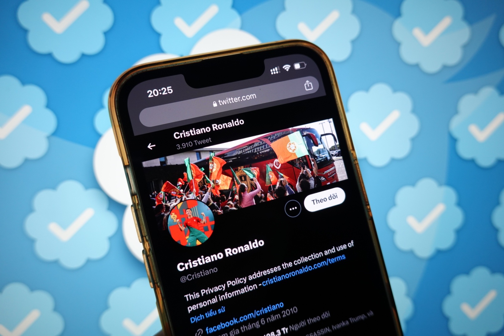 Ronaldo, Bill Gates mat tick xanh tren Twitter hinh anh