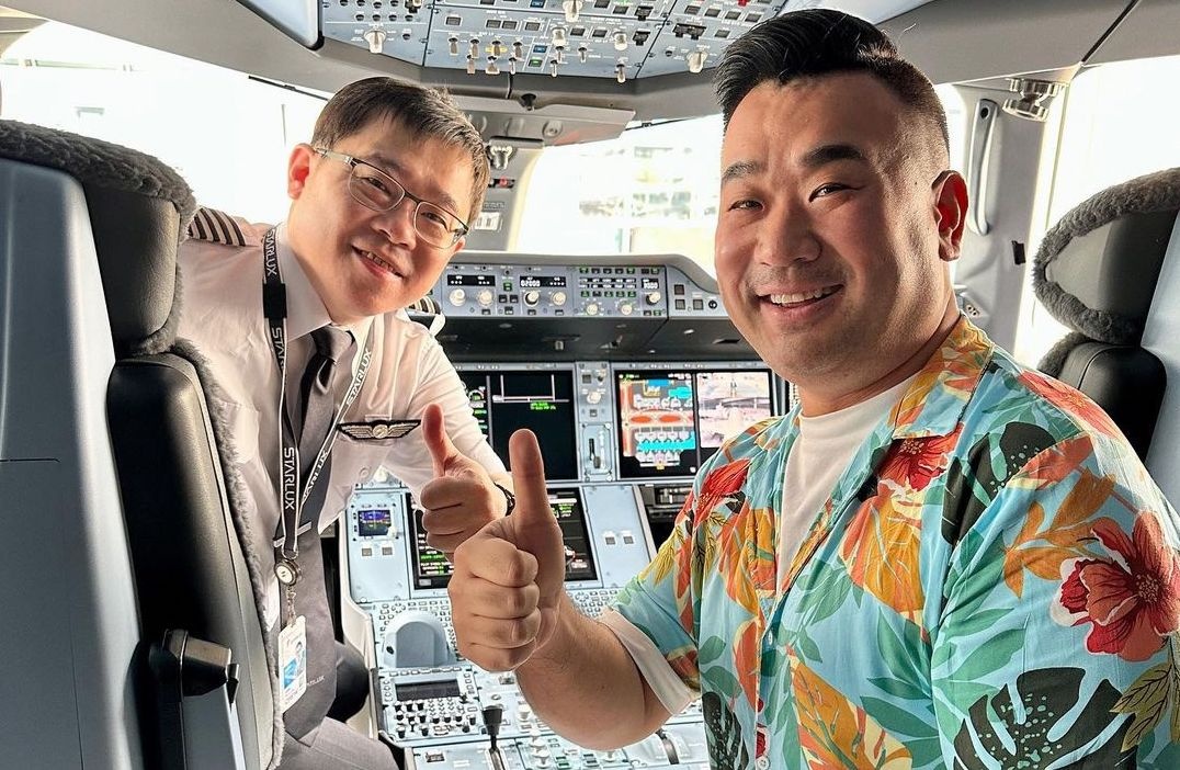 Sep hang bay bi phat vi cho YouTuber vao buong lai hinh anh