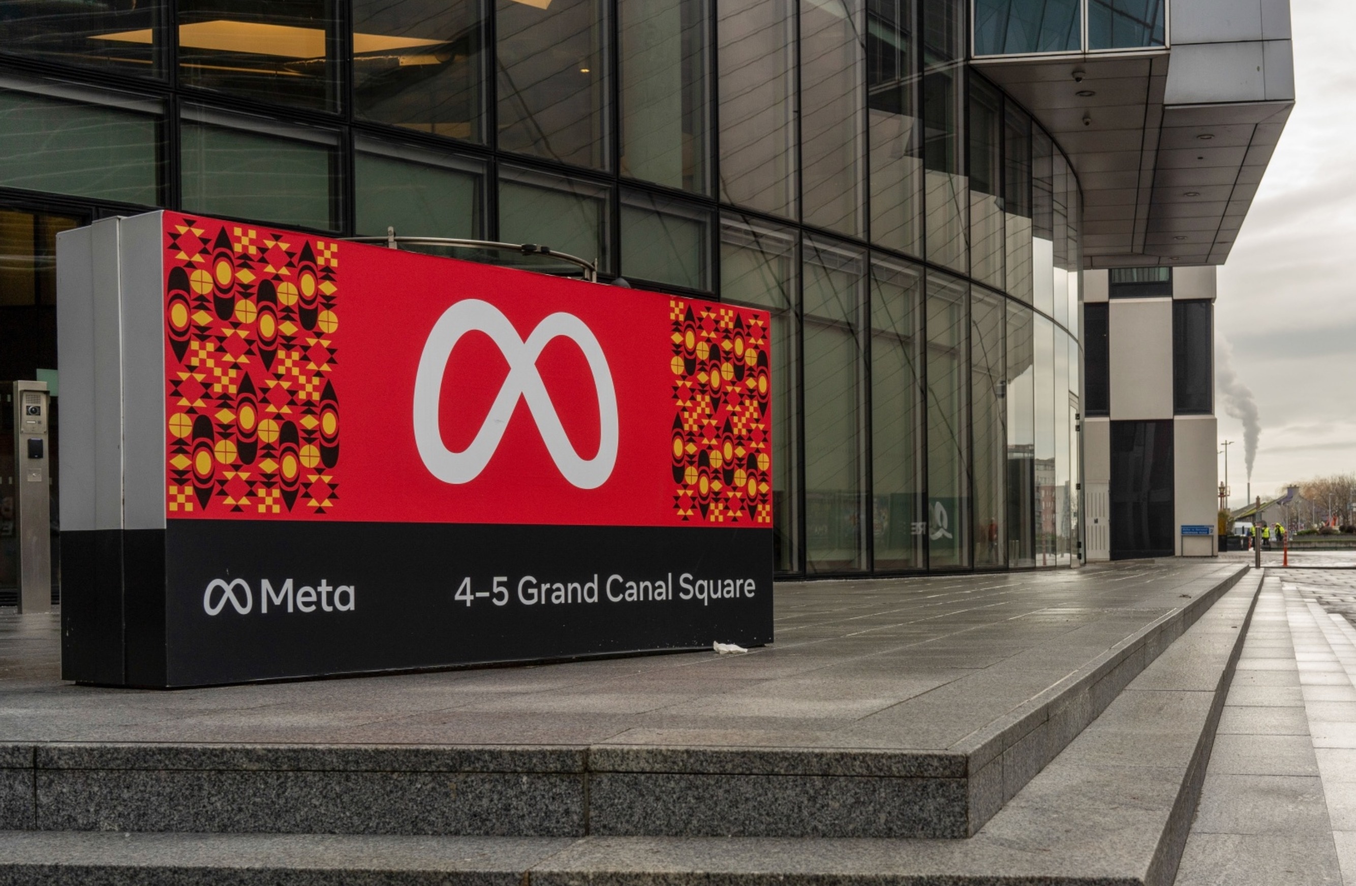 Meta nhan an phat ky luc tai chau Au hinh anh