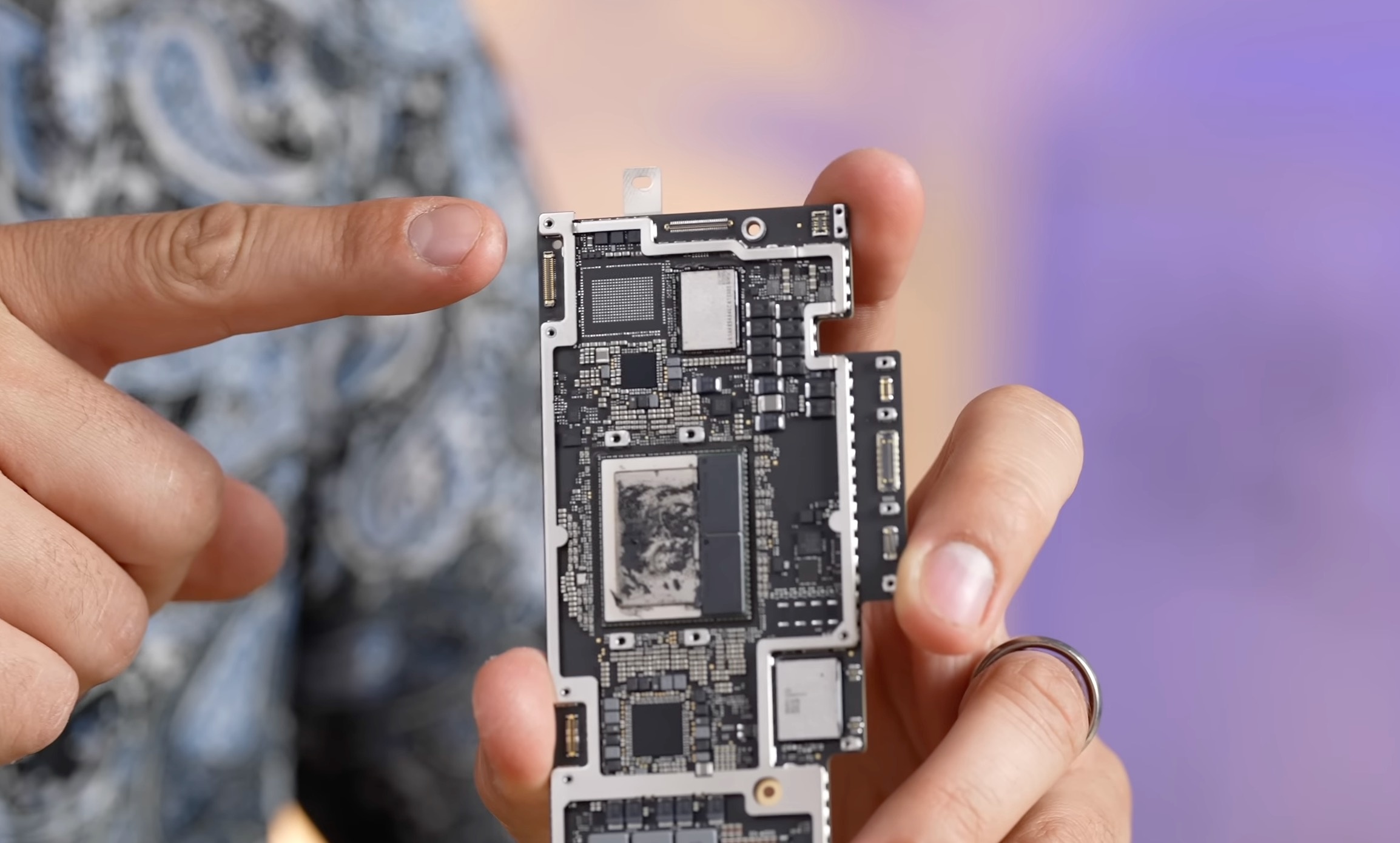 MacBook Air 15 inch anh 1