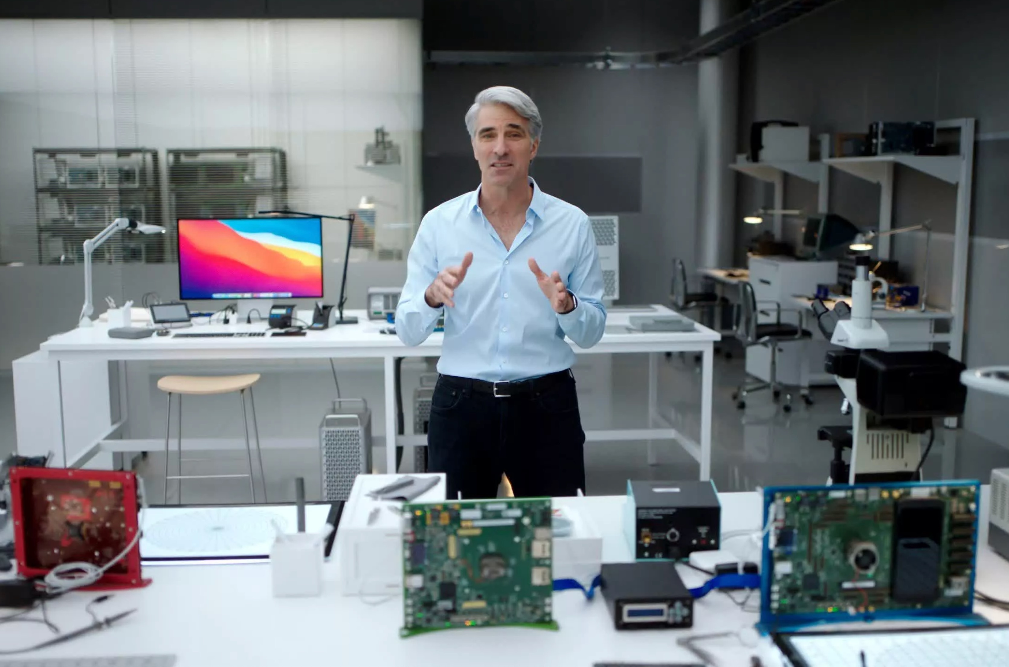 Ben trong can phong tuyet mat cua Apple hinh anh