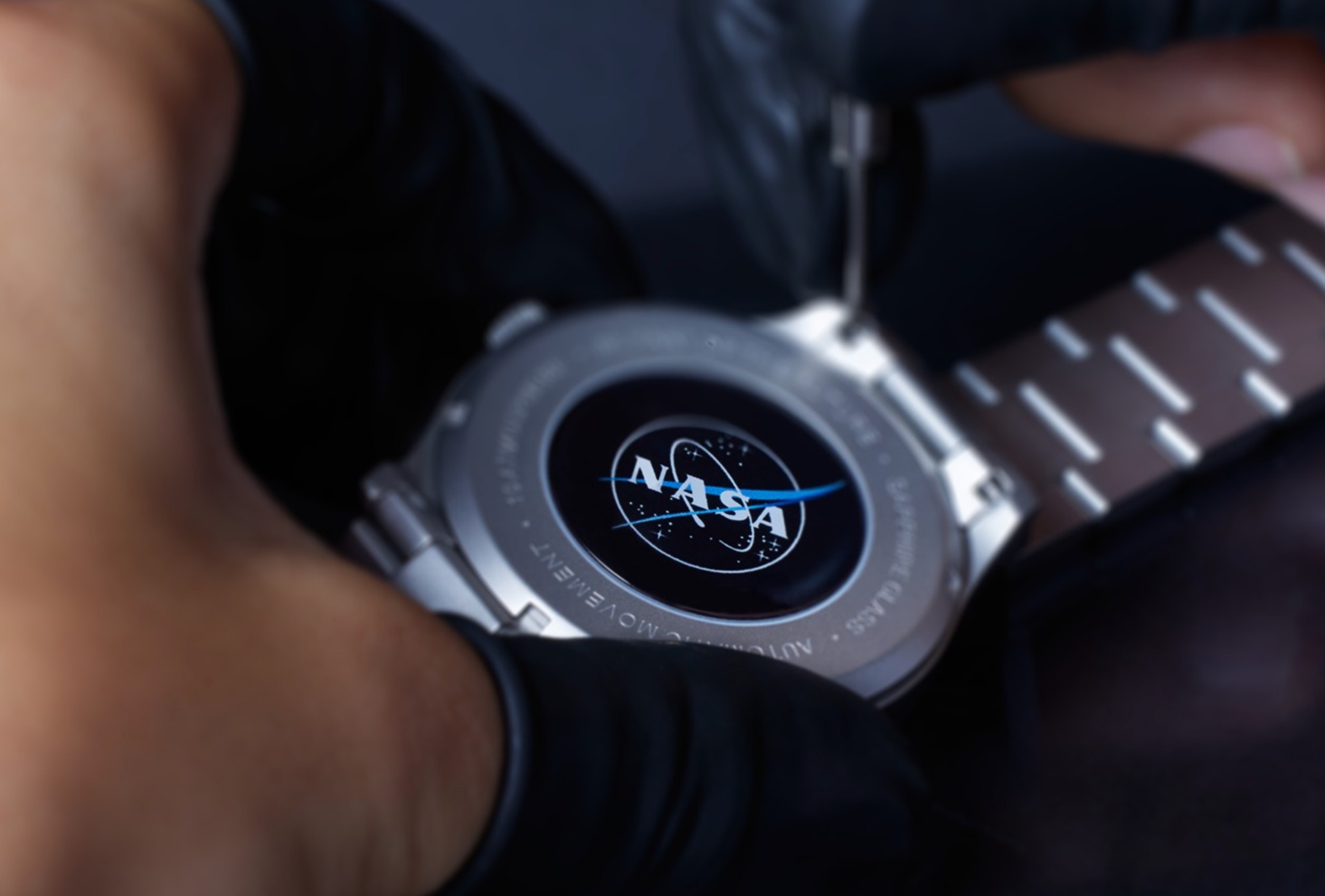 Dong ho bui Mat Trang anh 5