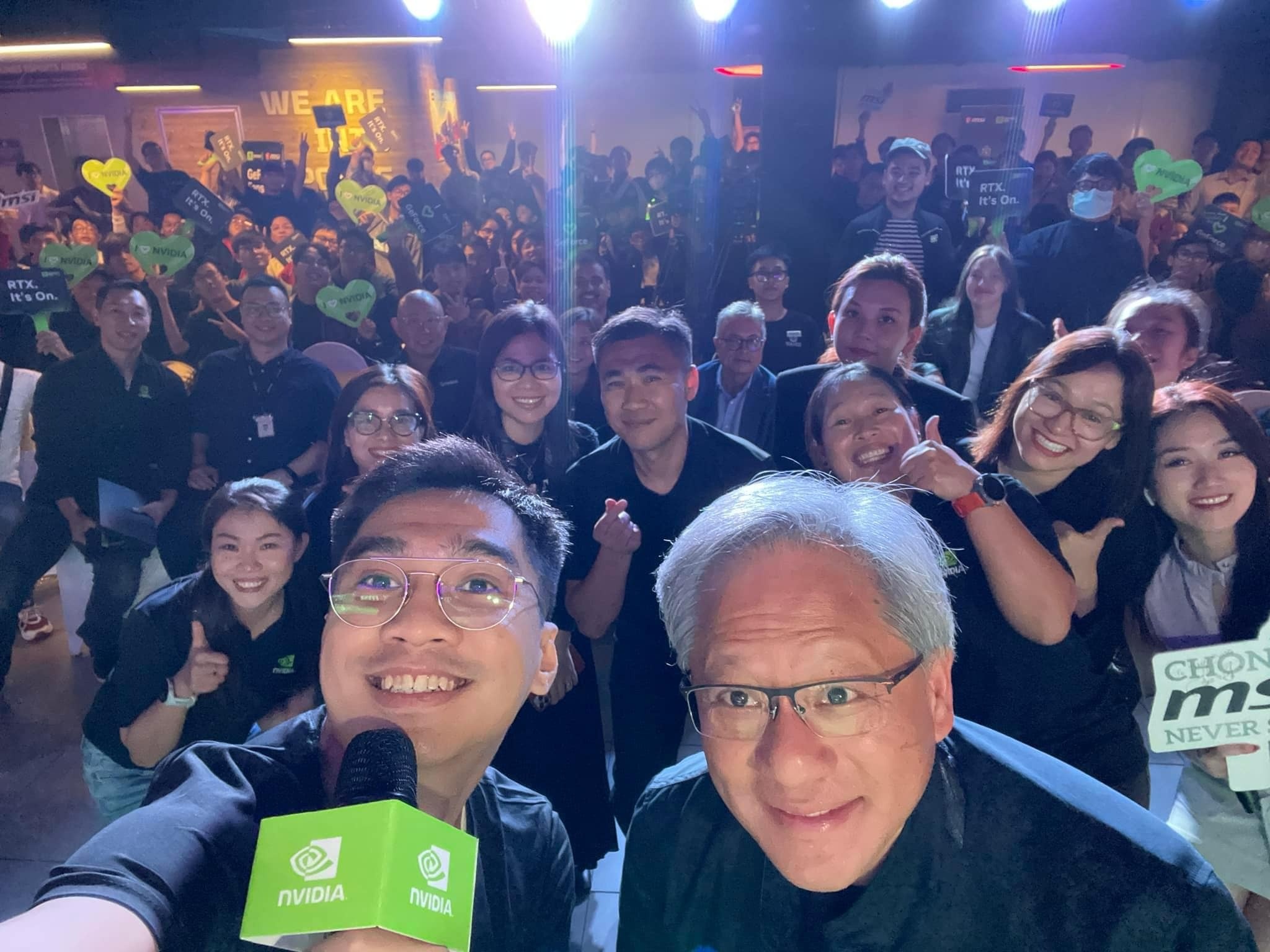 Jensen Huang den Viet Nam anh 2