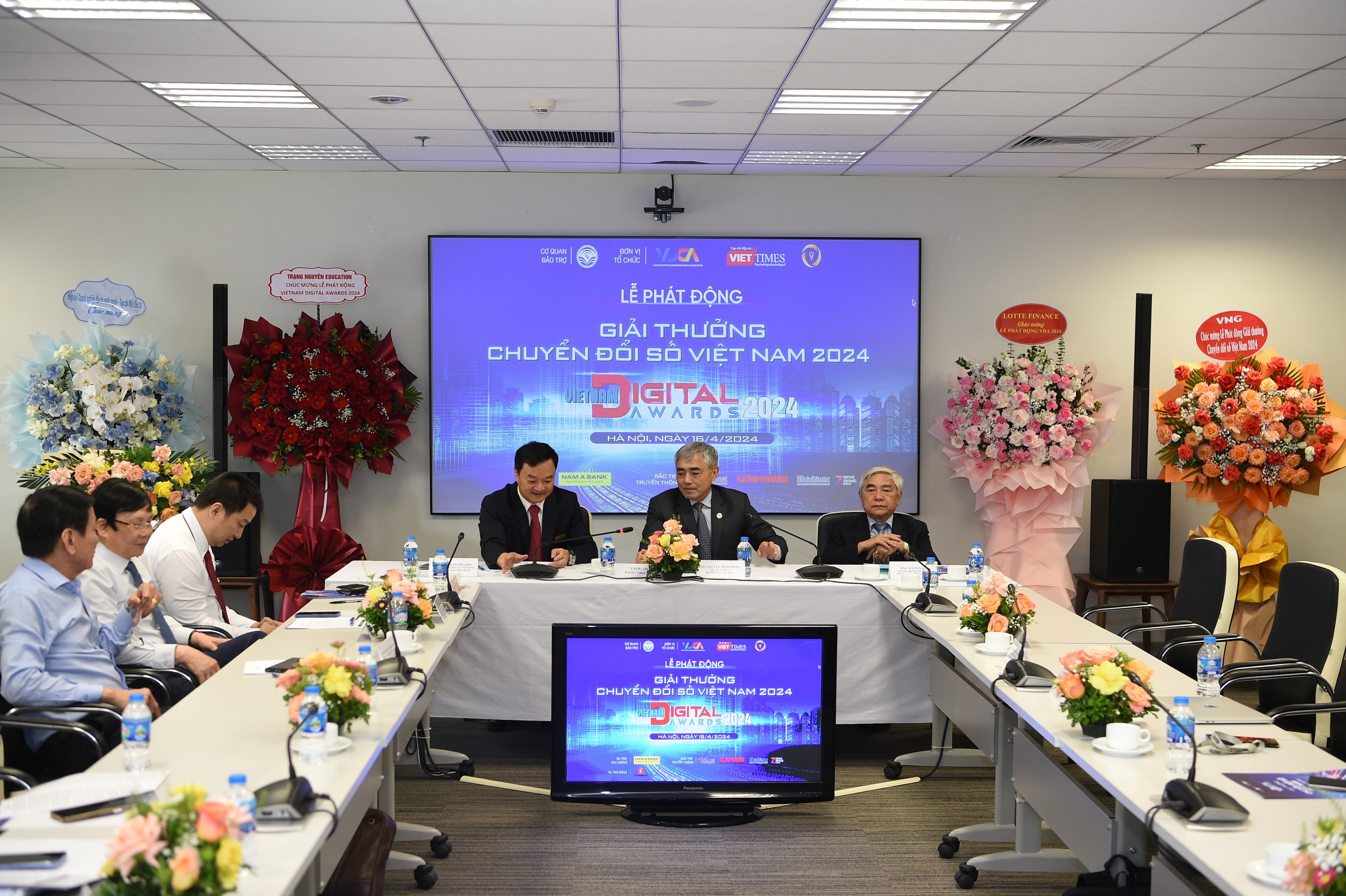 Phat dong Giai thuong Chuyen doi so Viet Nam 2024 hinh anh