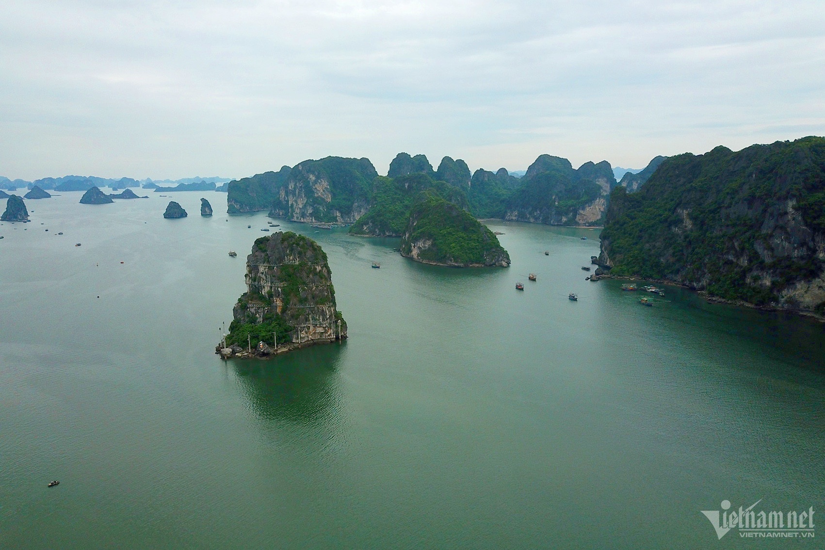 Du khach ra vinh Ha Long nhu 'mat tich' vi khong co song dien thoai hinh anh