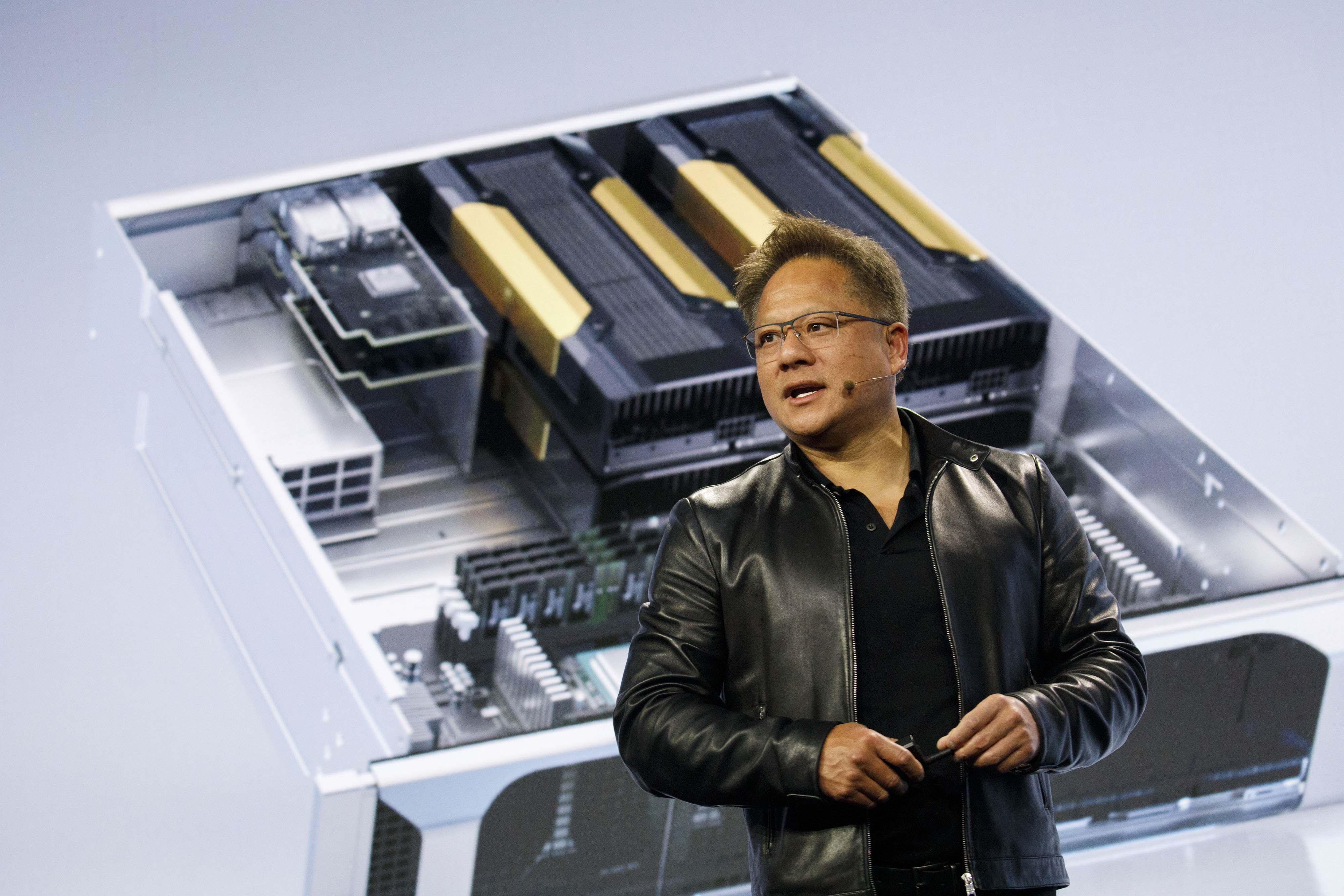 Nvidia da vuot qua Apple, Microsoft nhu the nao hinh anh