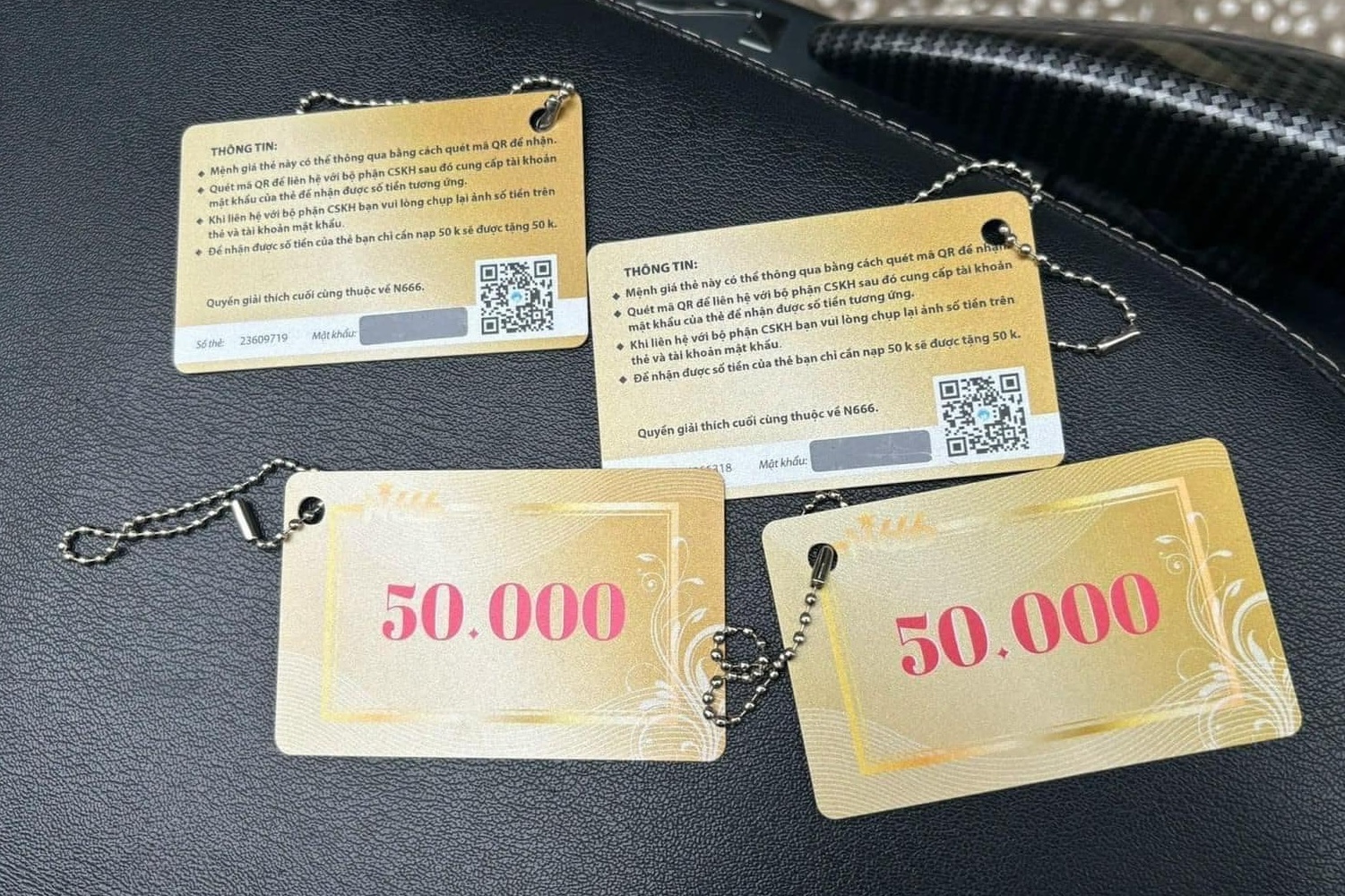 Canh bao the QR 'tang 50.000' treo truoc nha hinh anh