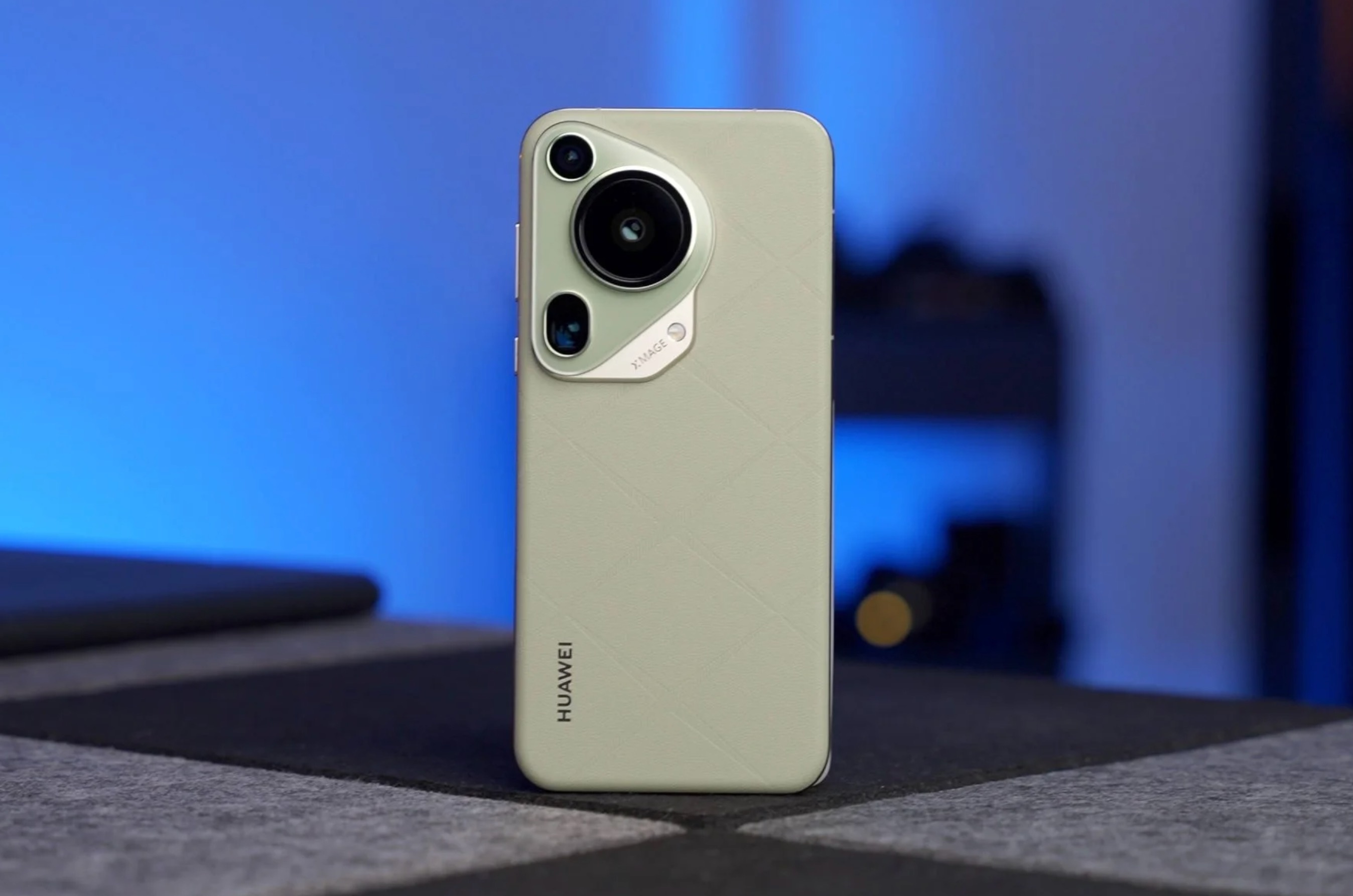 Huawei tro lai manh me hinh anh