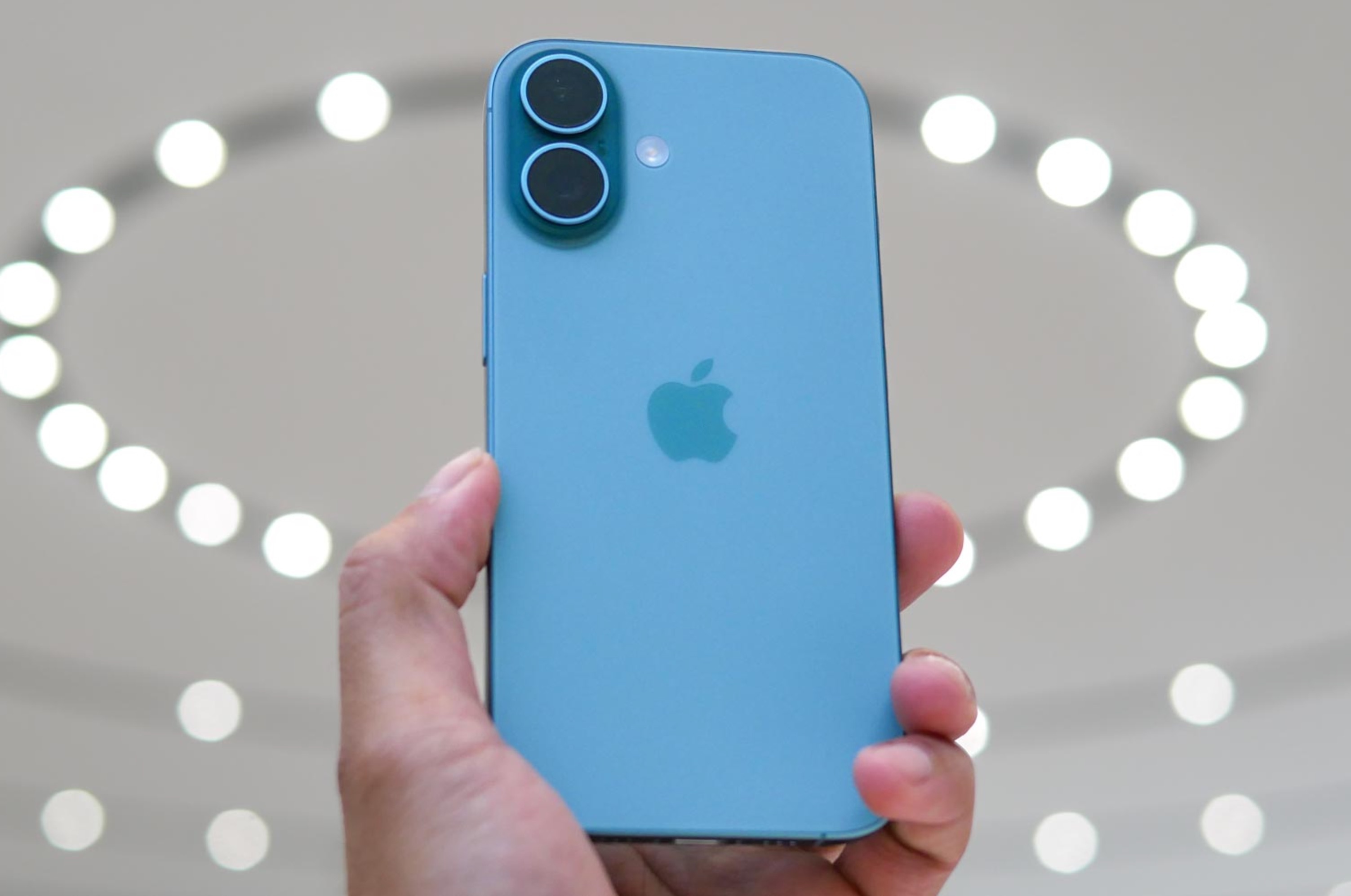 Nang cap dang gia ma Apple 'quen' khong noi den khi ra mat iPhone 16 hinh anh