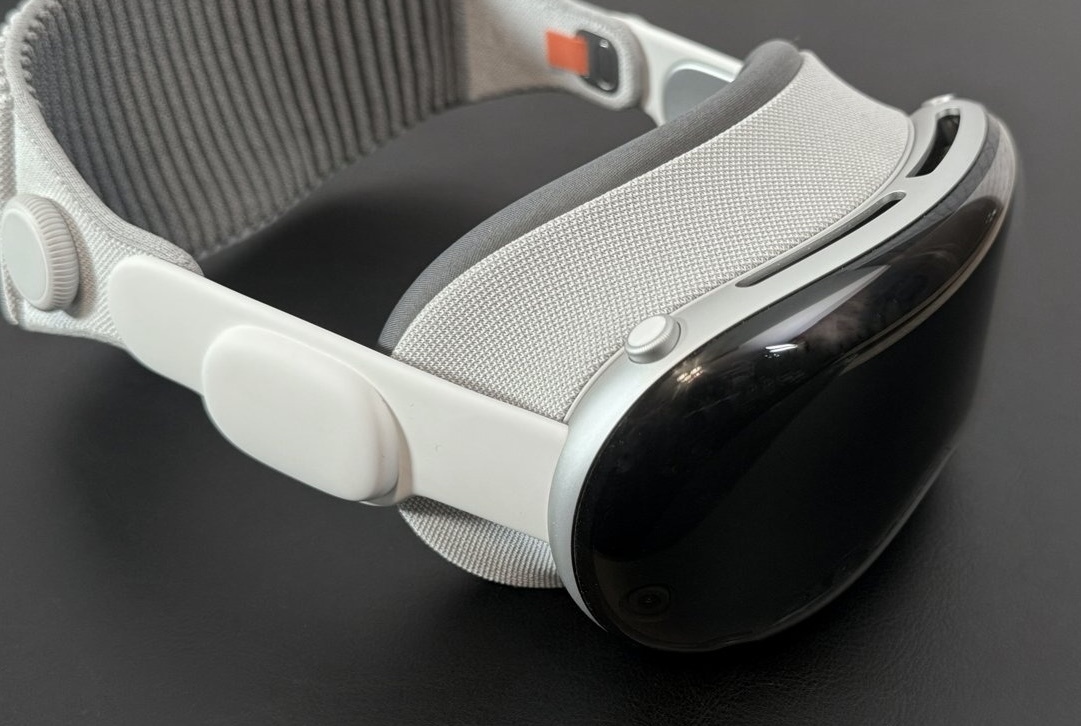 Vision Pro 2 se co Apple Intelligence hinh anh