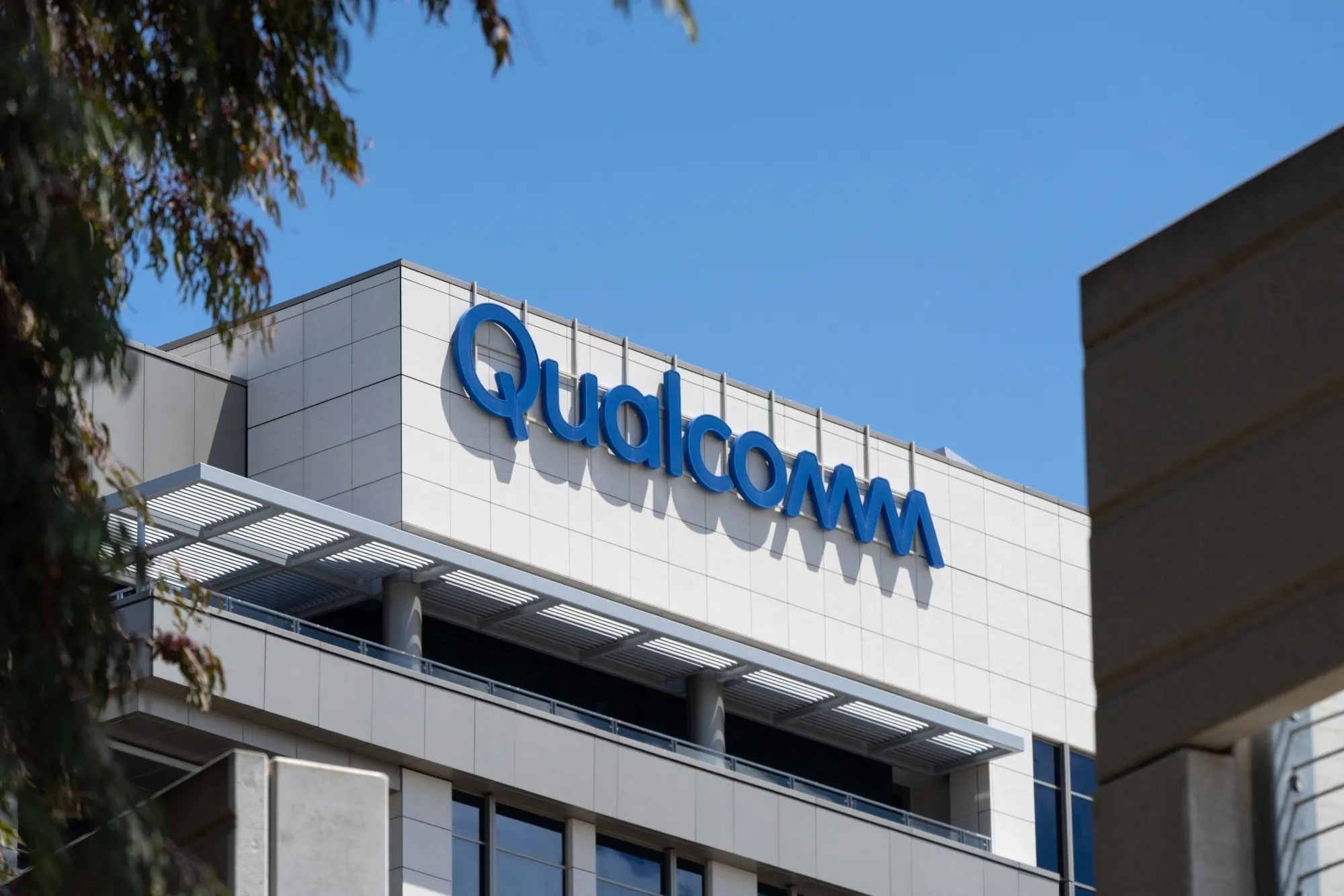 Qualcomm chua voi mua Intel hinh anh