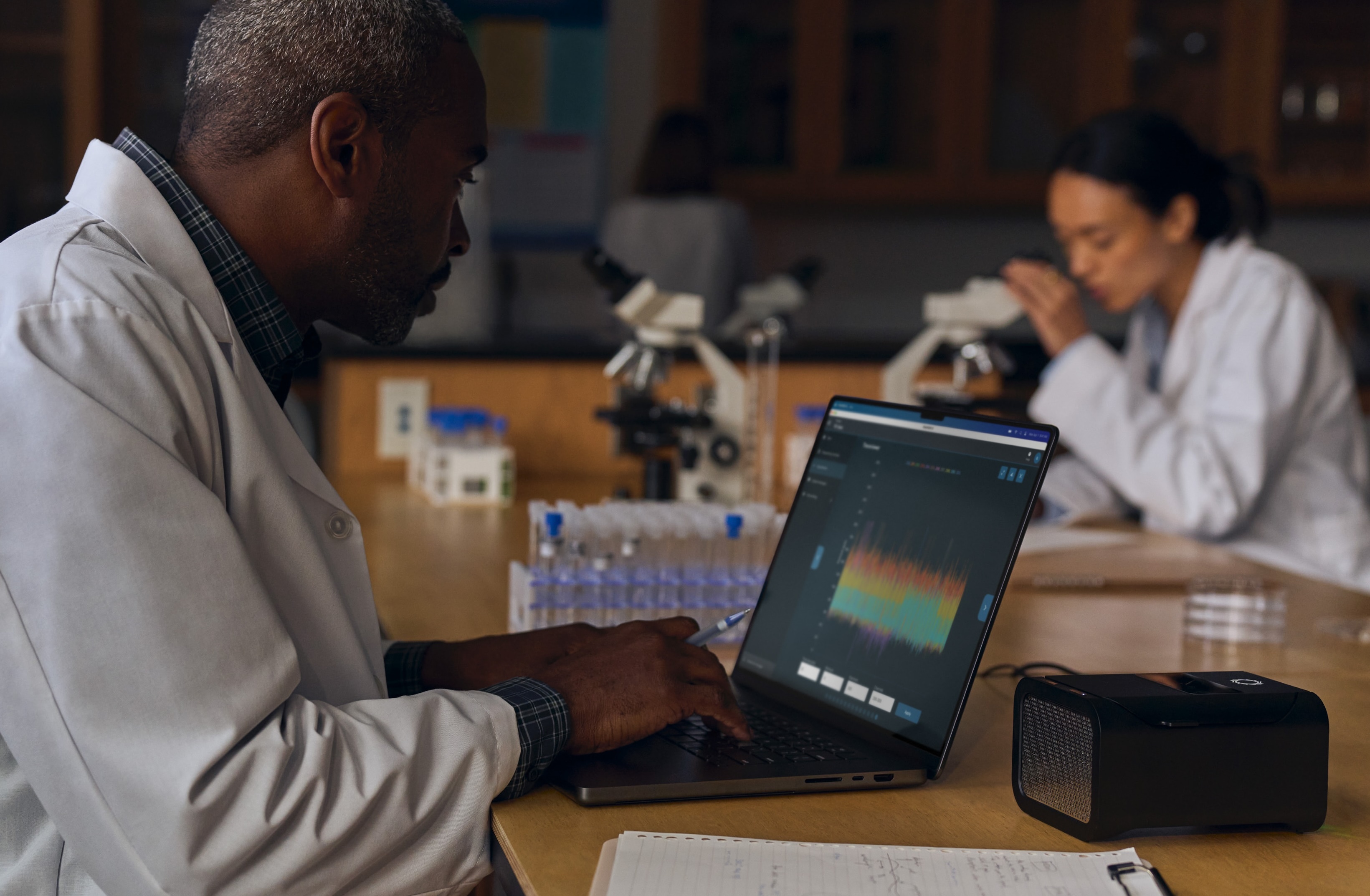 MacBook Pro M4 co pin dai nhat trong dong may tinh Apple hinh anh