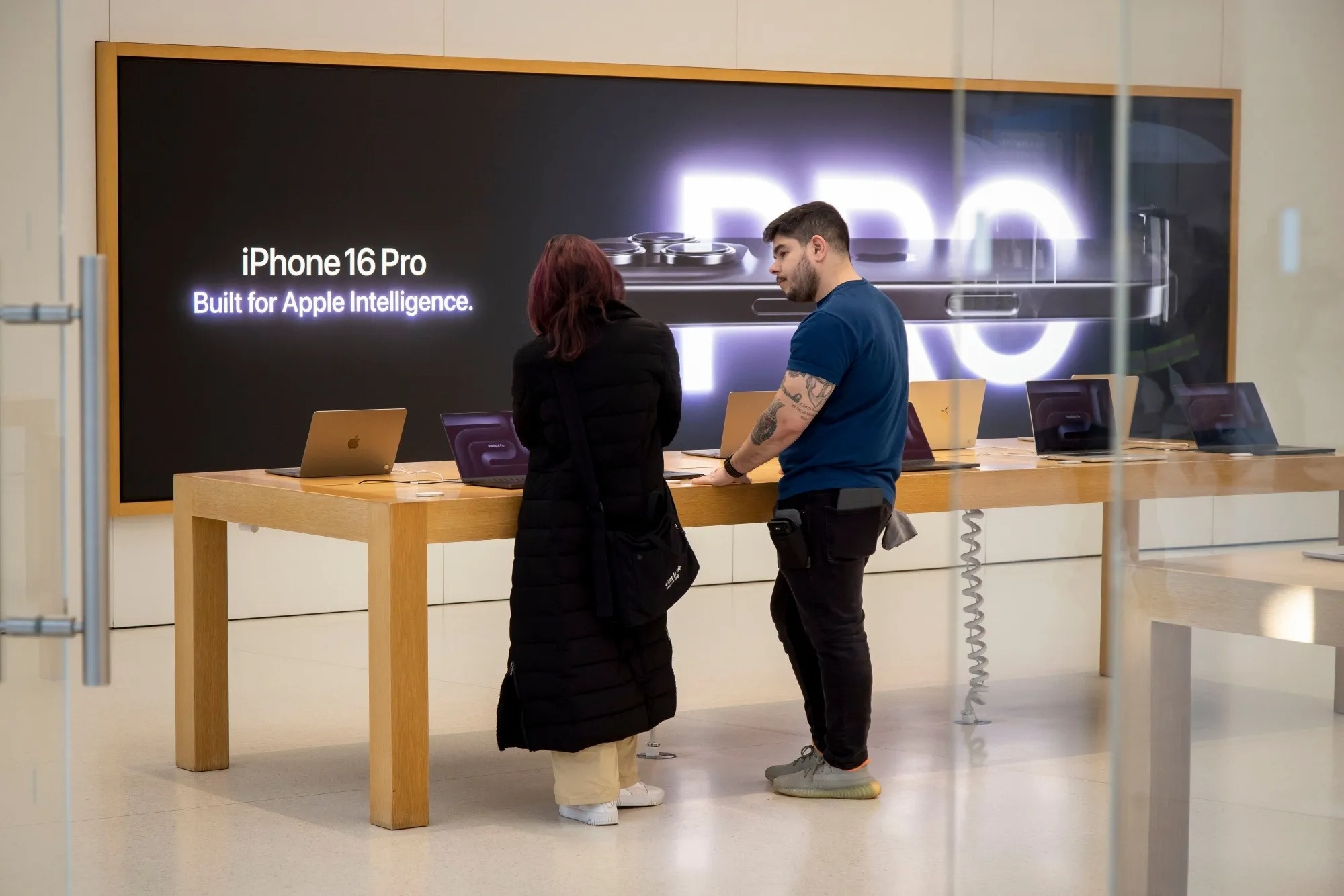 Chi vai tuan nua, iPhone se tang gia vi thue quan? hinh anh