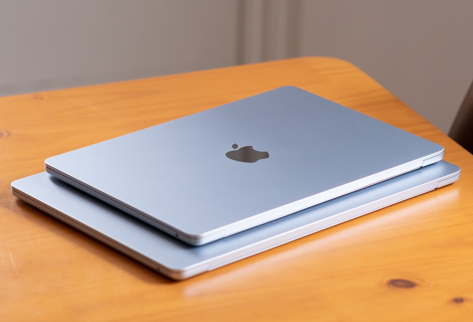 Cong xuong cua Apple bi vat kiet suc hinh anh