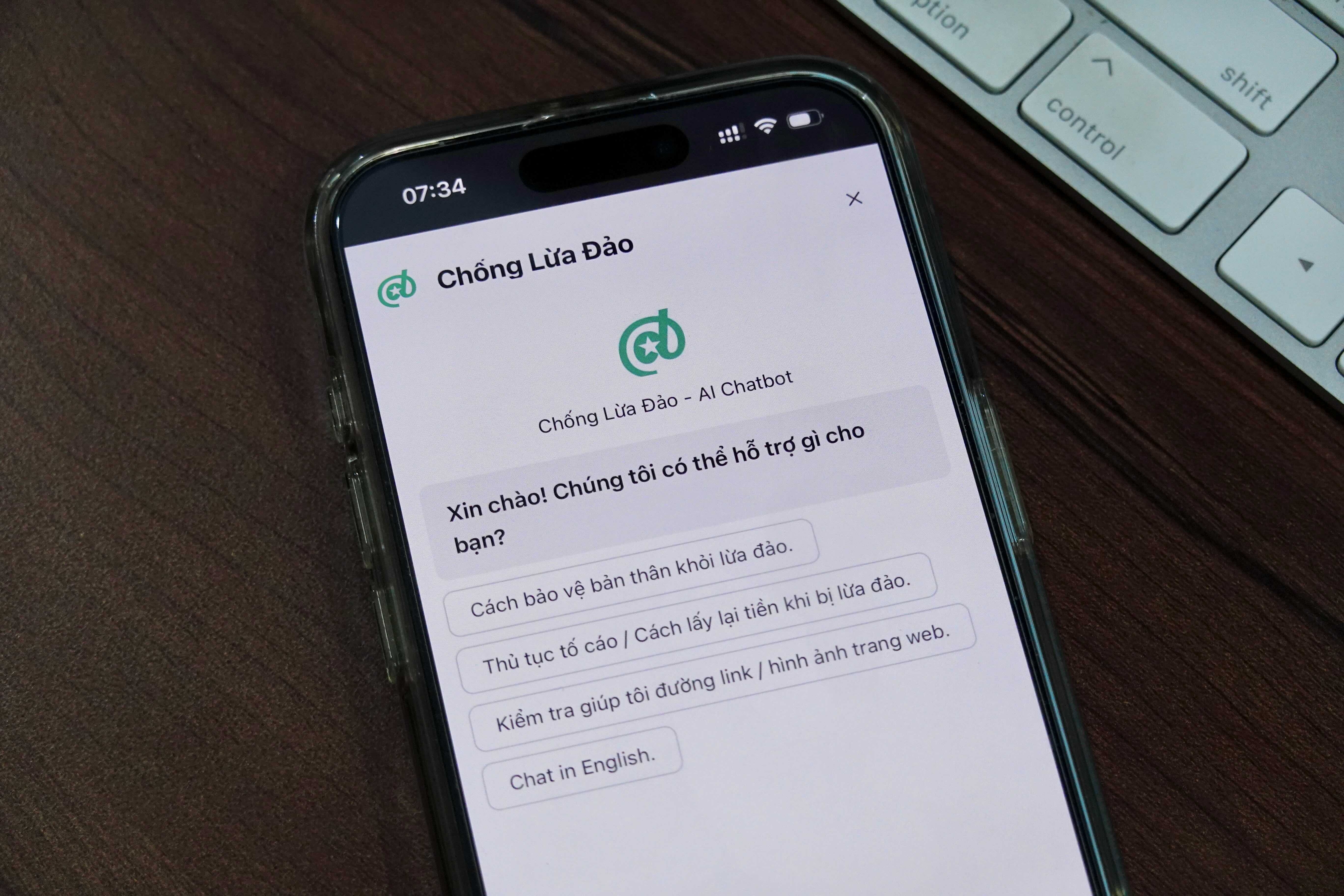 Cach phat hien website lua dao bang AI hinh anh