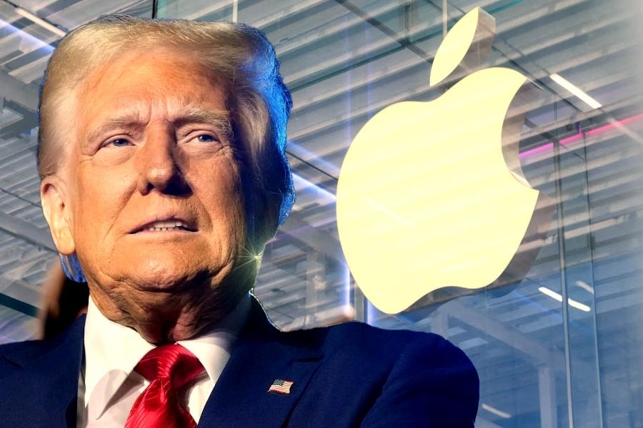 thue quan Donald Trump,  CEO Tim Cook,  iPhone san xuat My,  iPhone tang gia anh 3