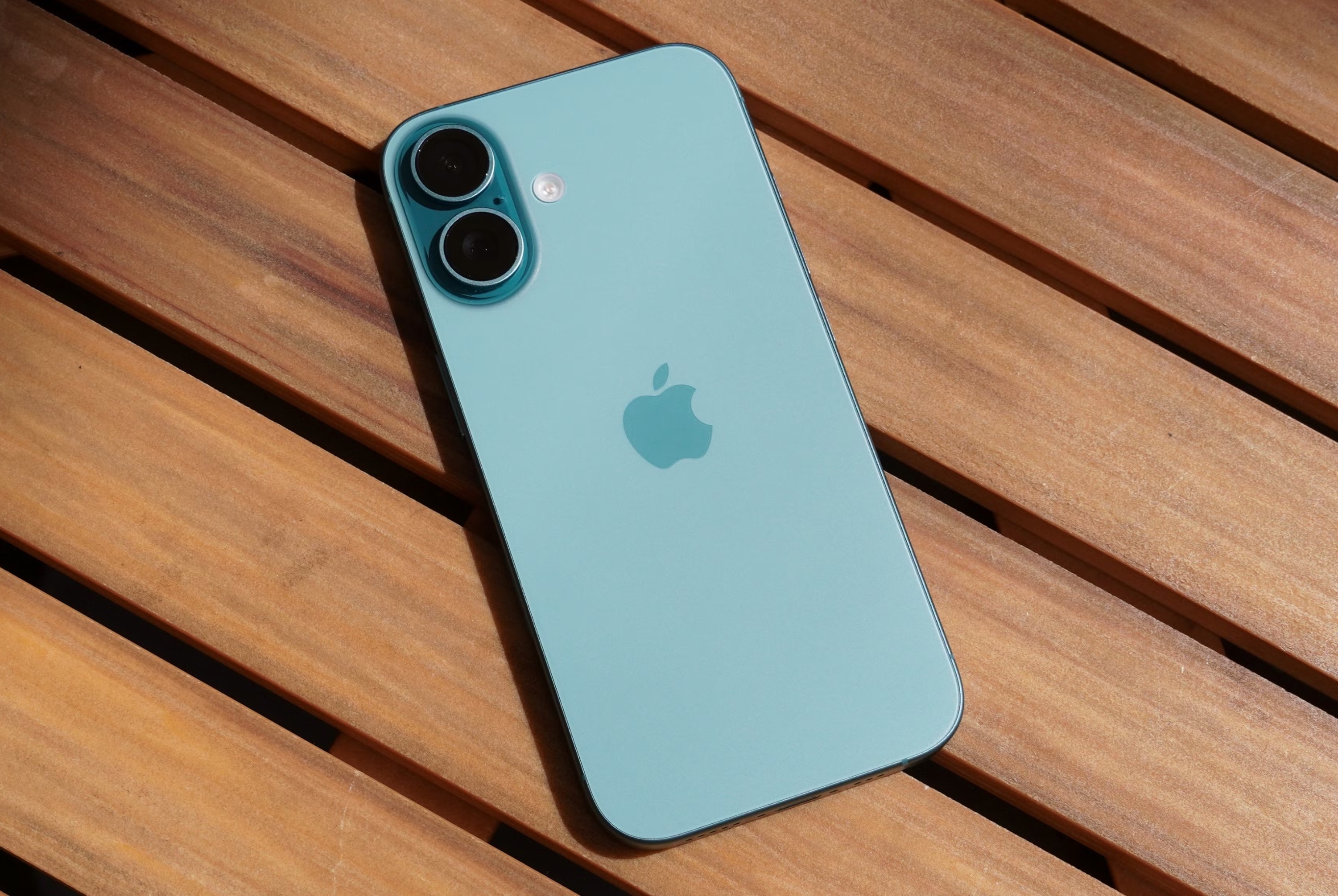 iPhone 16 ban chay nhat the gioi hinh anh