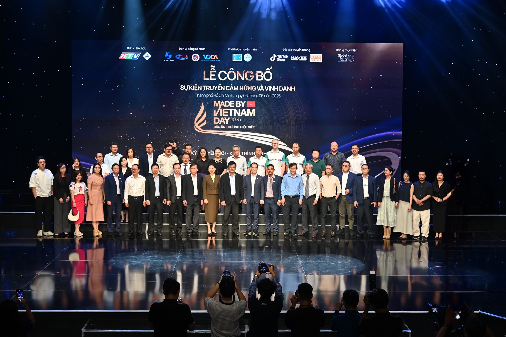 Nen tang da truyen thong ho tro quang ba doanh nghiep Viet hinh anh