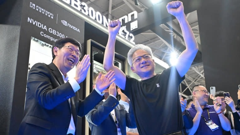 may chu AI,  bo xu ly AI,  trung tam du lieu,  san xuat tai My,  Nvidia Jensen Huang anh 3