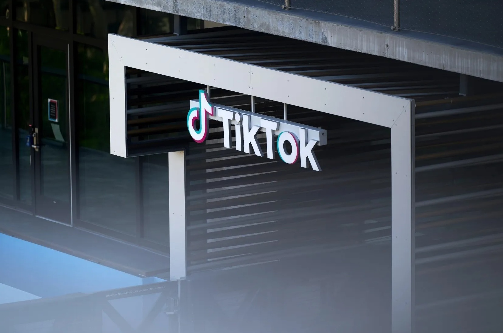 Ong Trump lai 'cuu' TikTok hinh anh