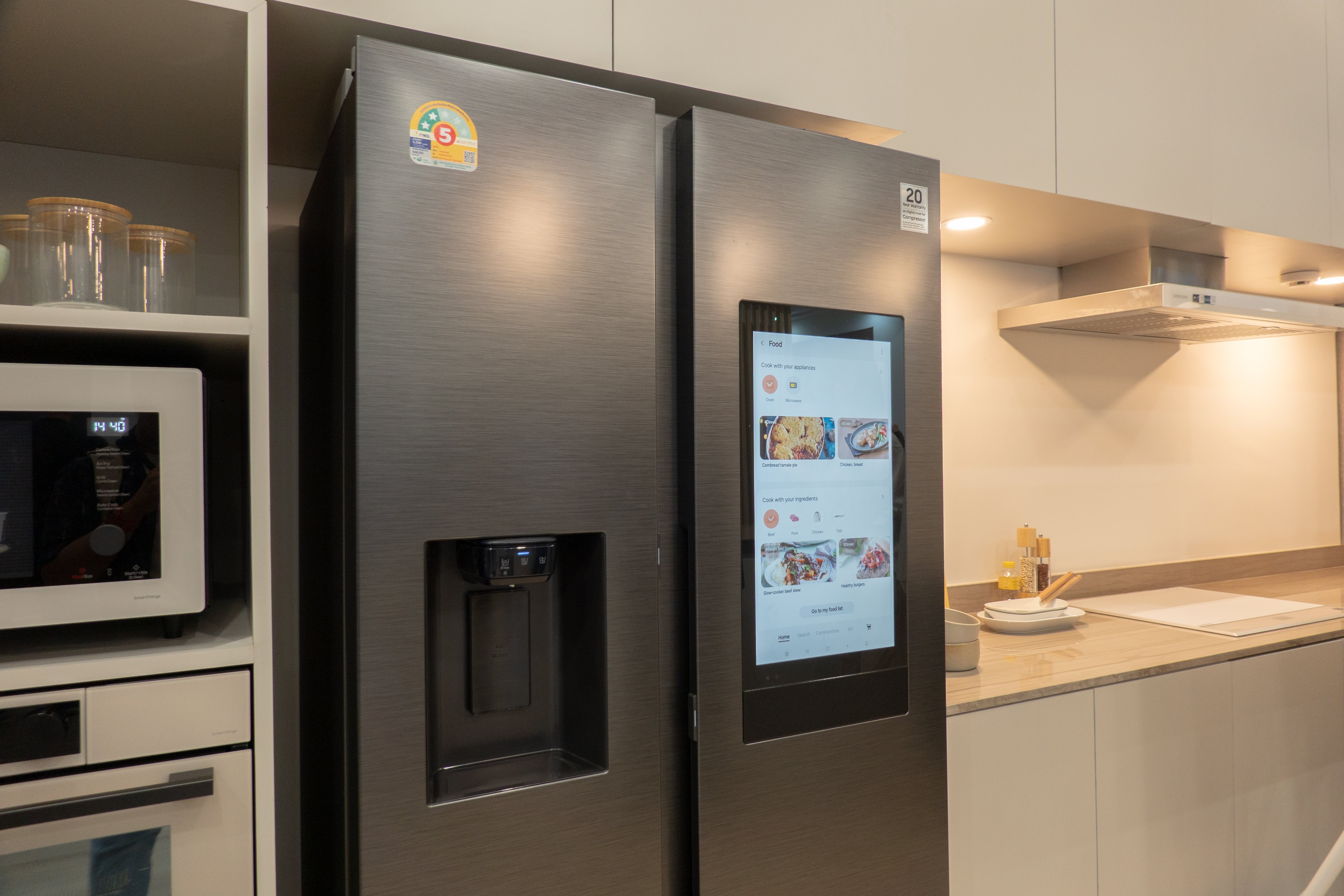 Vi sao may giat, tu lanh ngay nay cung co man hinh, AI? hinh anh