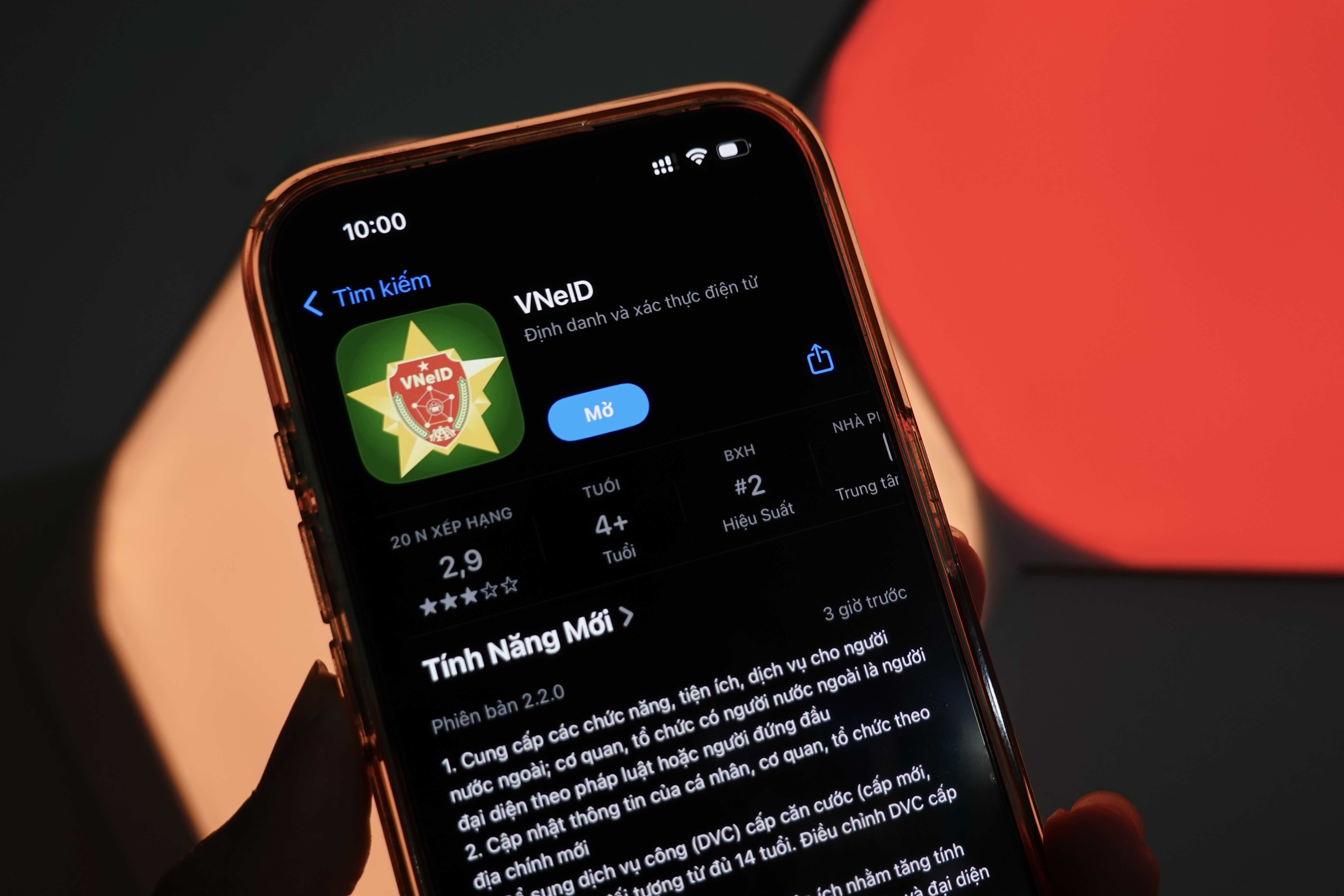 Cap nhat VNeID ngay de xem dia chi, que quan moi sau sap nhap hinh anh