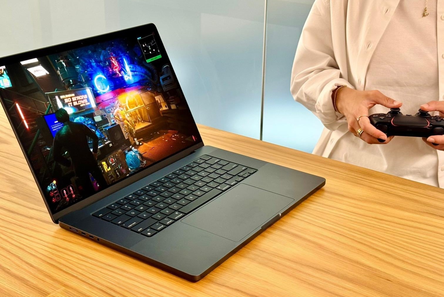 Cyberpunk 2077 duoc phat hanh tren may Mac hinh anh