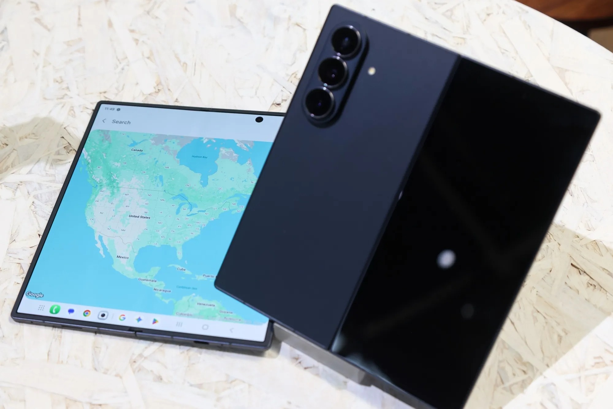 Dieu ky la voi iPhone man hinh gap hinh anh