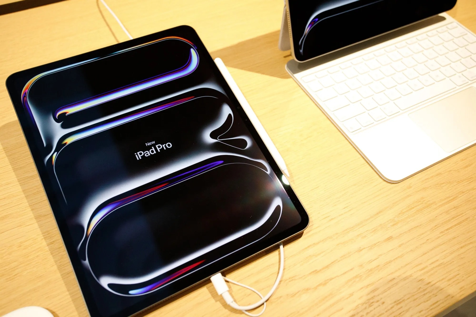 Apple sap giai quyet dieu kho chiu tren iPad Pro hinh anh