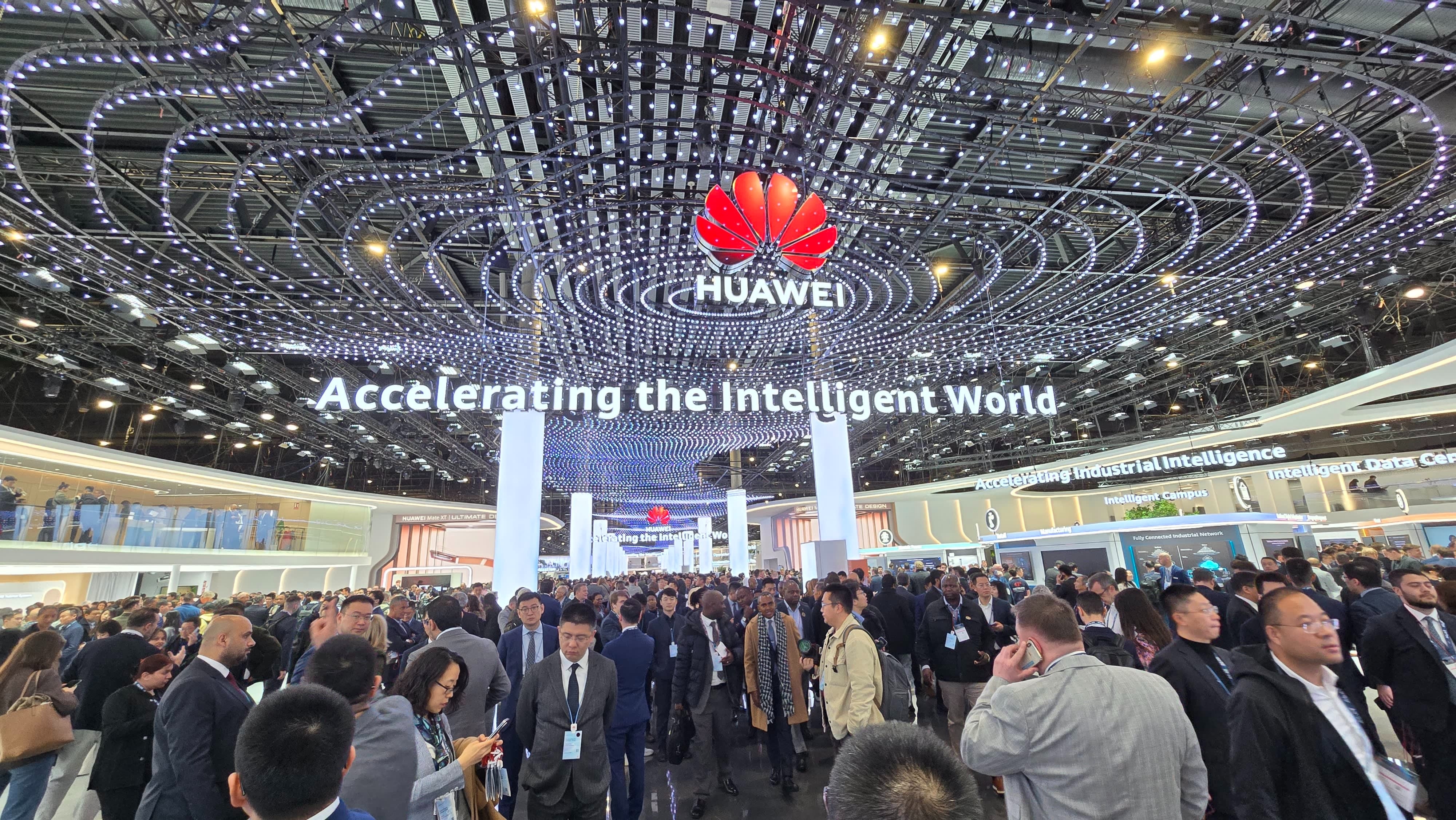 Huawei Pura X,  dien thoai Huawei,  Huawei mo hinh AI,  Huawei bi My cam anh 1