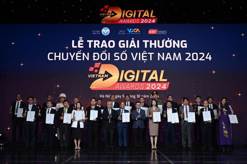Gia han nhan ho so tham du Giai thuong Chuyen doi so Viet Nam 2025 hinh anh