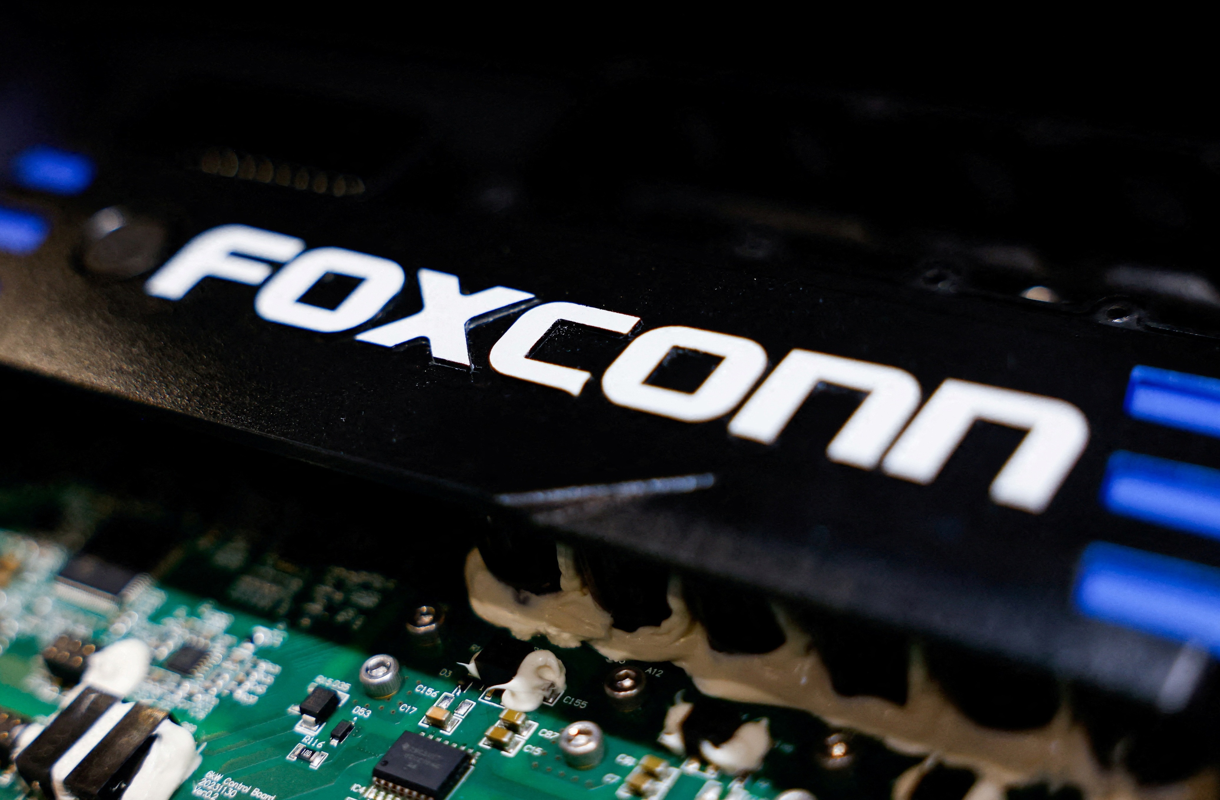 Apple khong con la 'so mot' voi Foxconn hinh anh