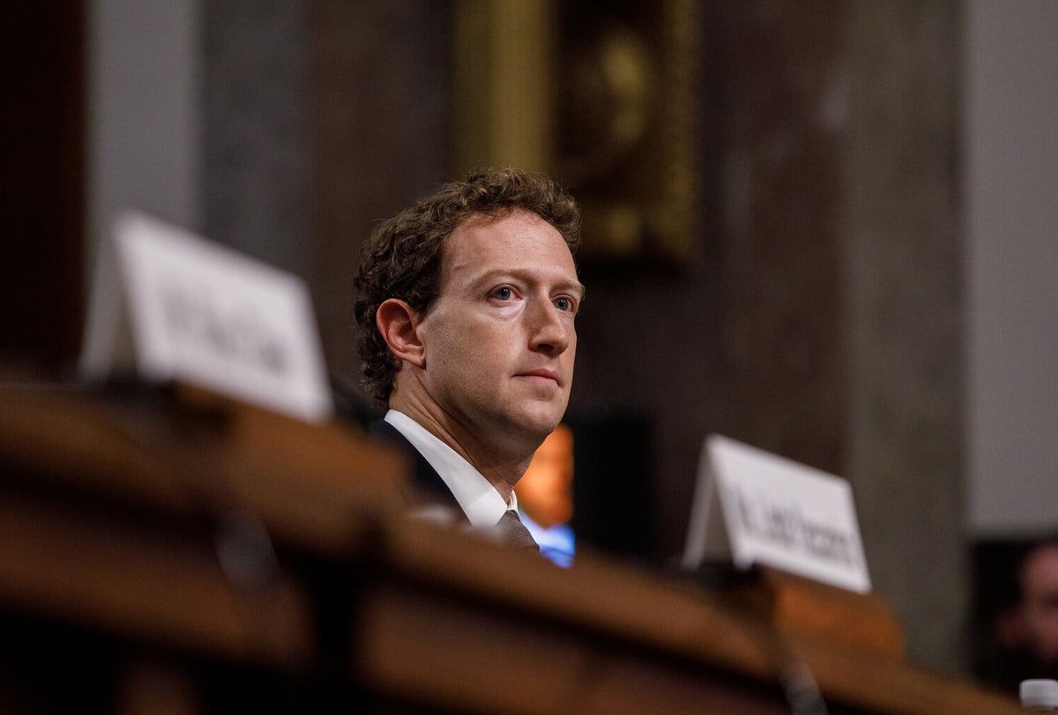 Bien dong lon tai Meta hinh anh