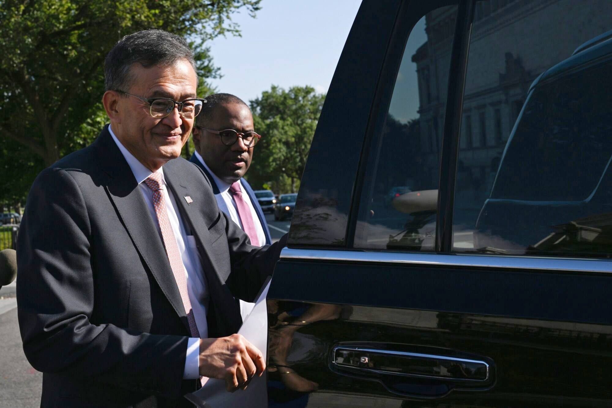 Lip-Bu Tan la ai,  Donald Trump va Intel,  doanh thu Intel,  Intel khung hoang,  chinh phu My anh 2