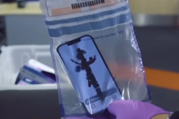 Ca duong day buon dien thoai trom cap bi pha vi mot chiec iPhone hinh anh